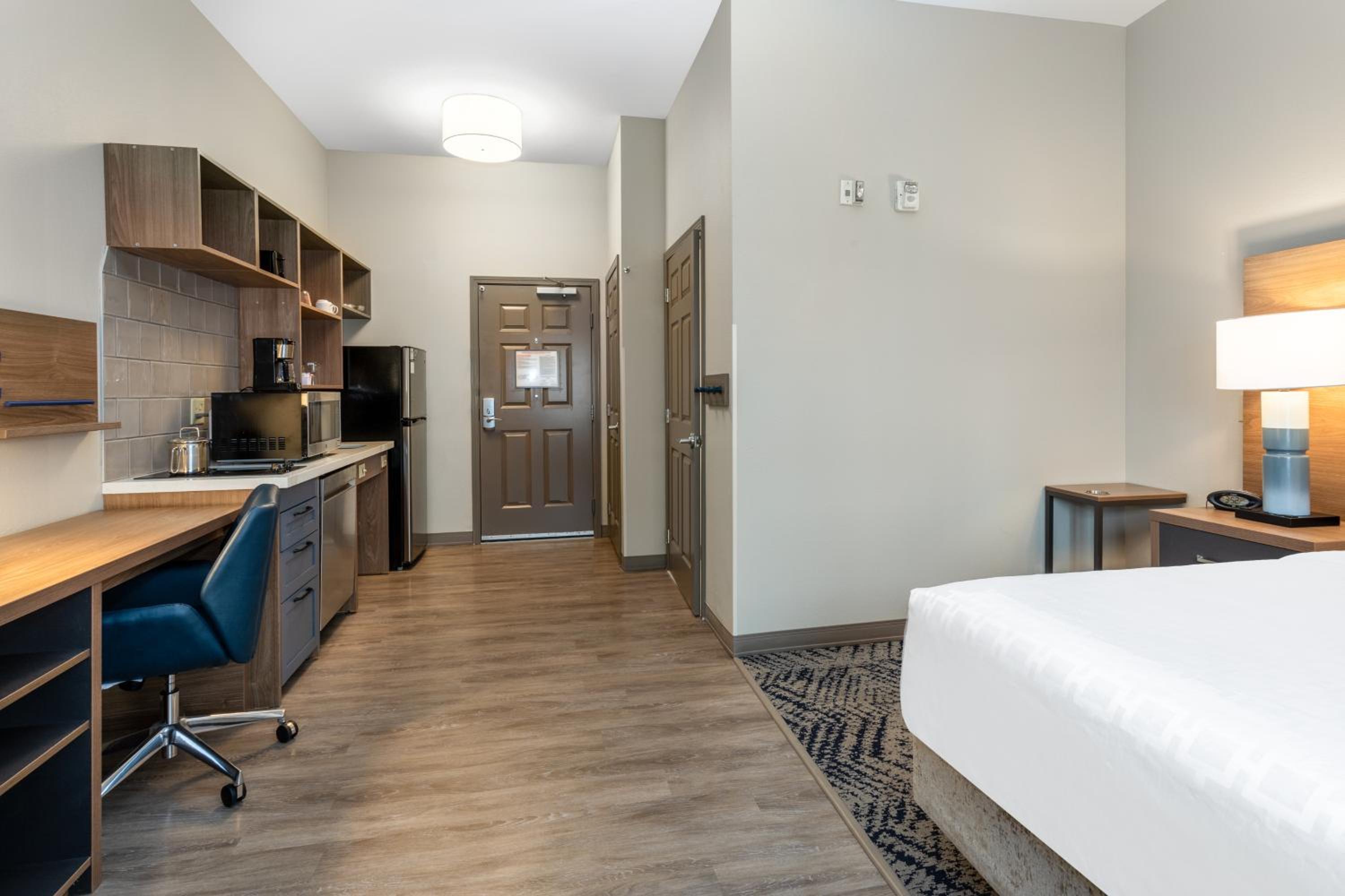 Studio Suite - Photo 1