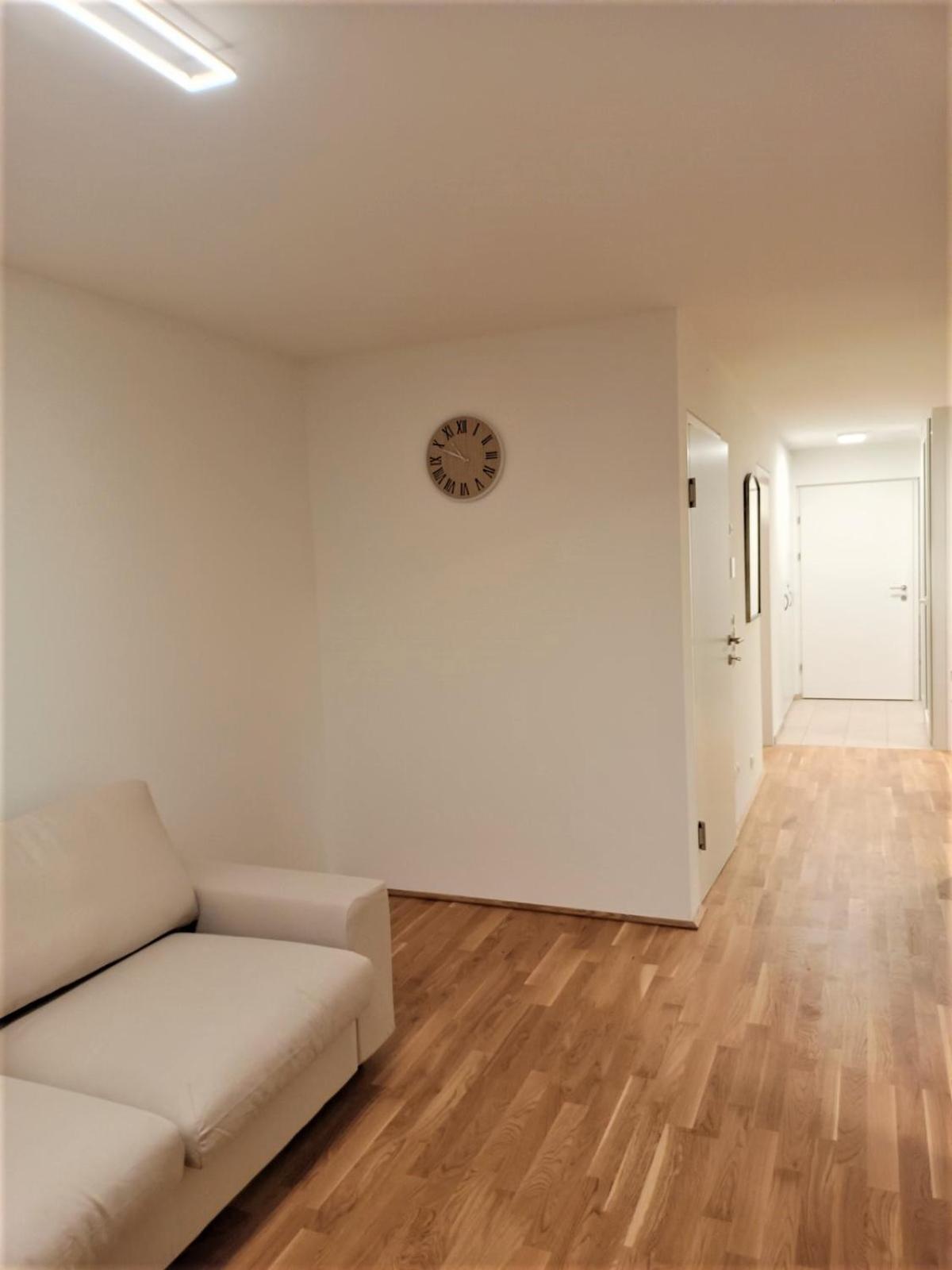 Apartment with Balcony photo 2