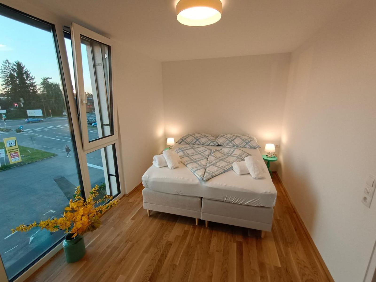 Apartment with Balcony photo 3