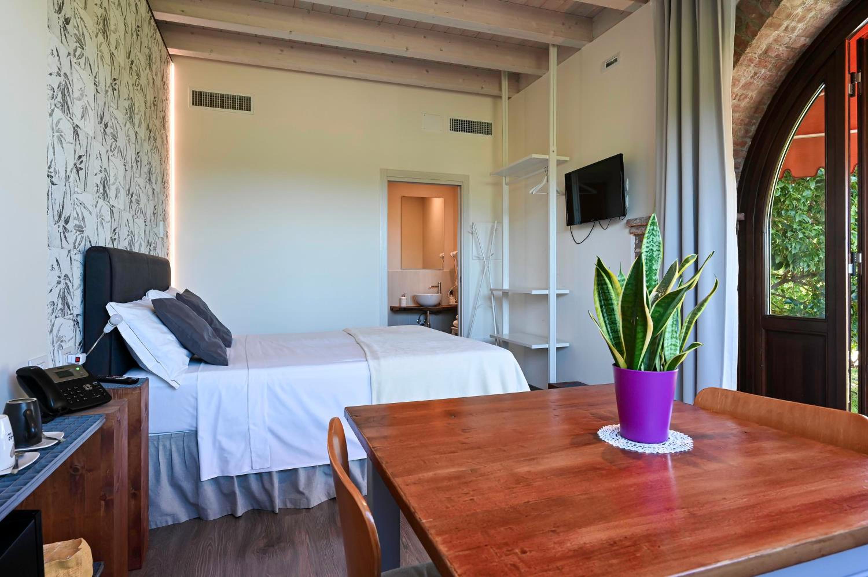 Double or Twin Room with Garden View photo 3