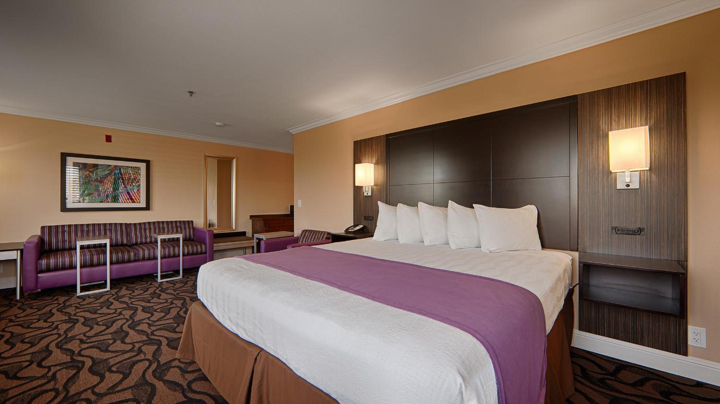 King Suite - Non-Smoking - Photo 2