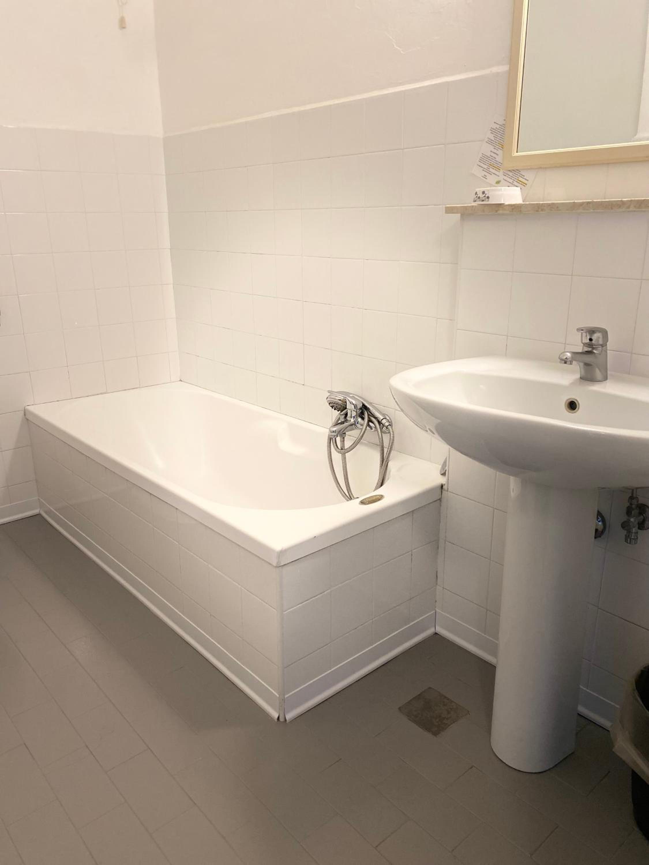 Standard Double or Twin Room - Photo 7
