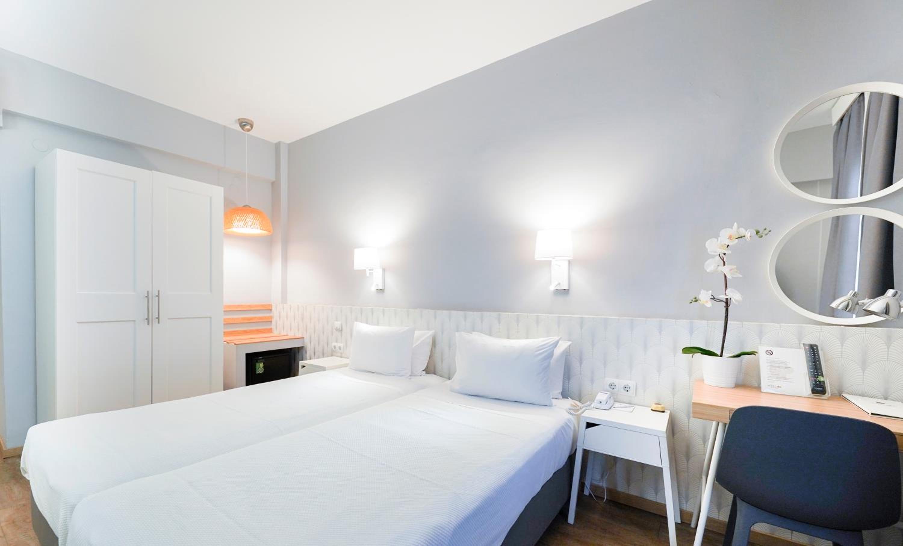 Twin Room - Photo 5
