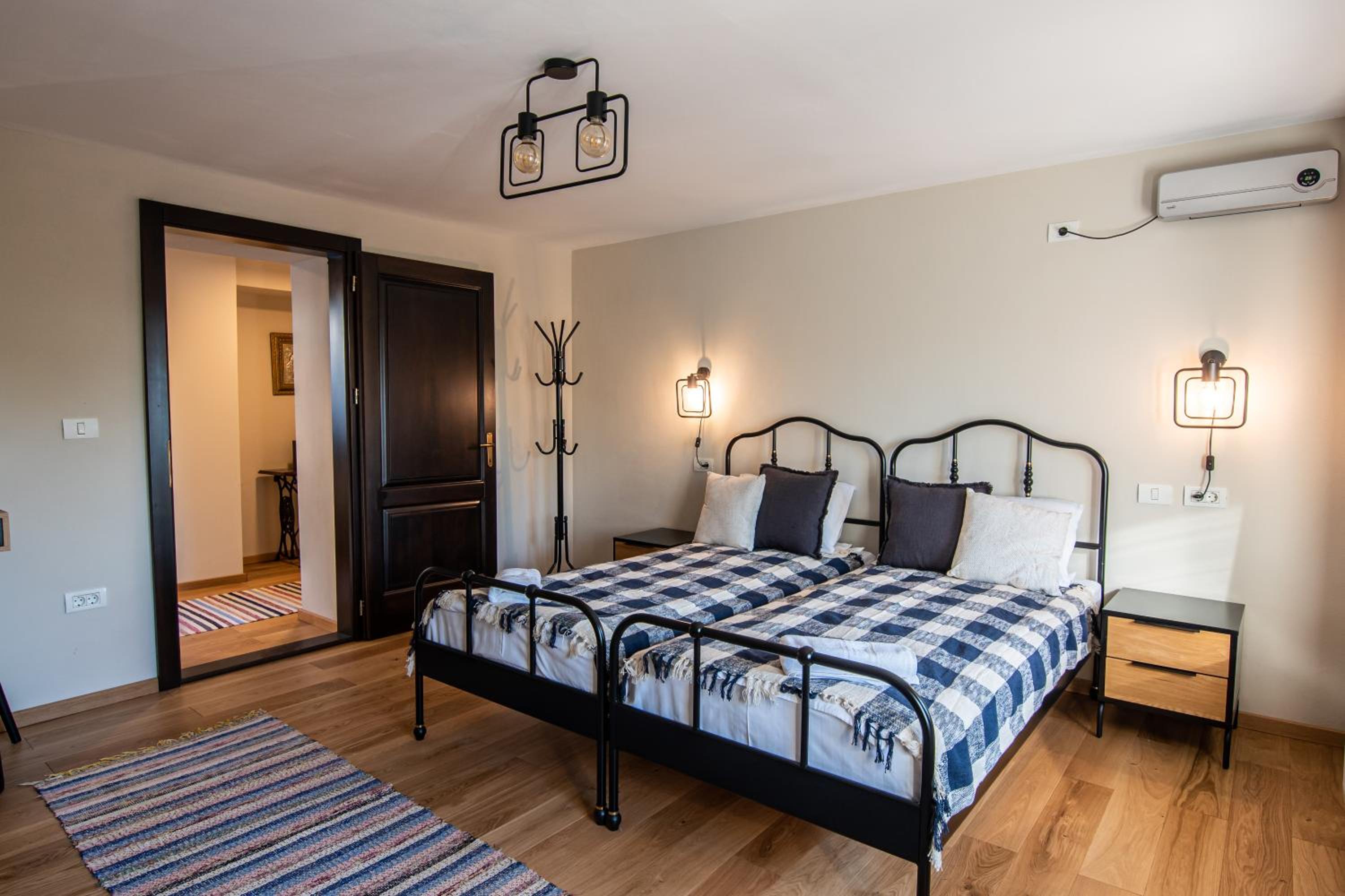 Four-Bedroom House photo 1
