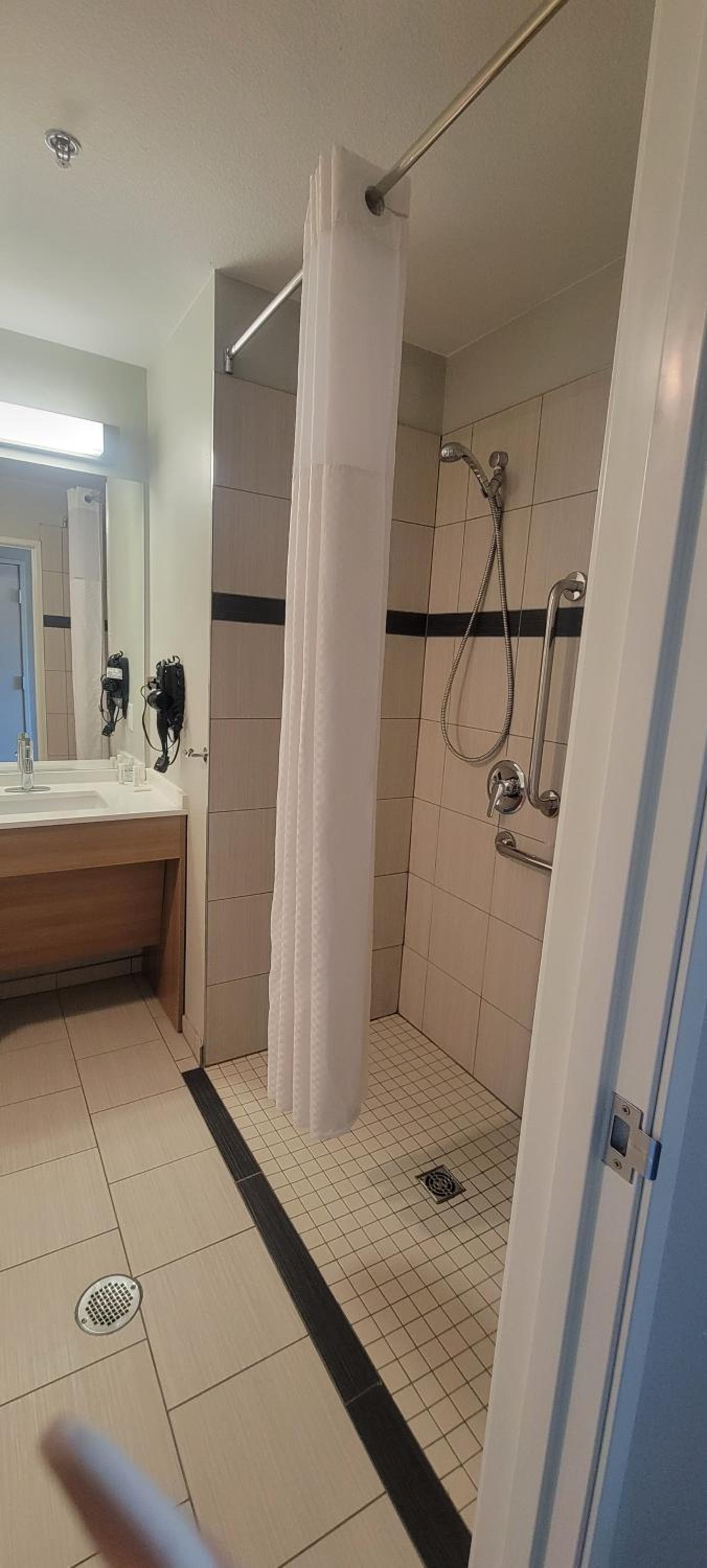 Queen Room - Mobility Access/Non-Smoking - Photo 2
