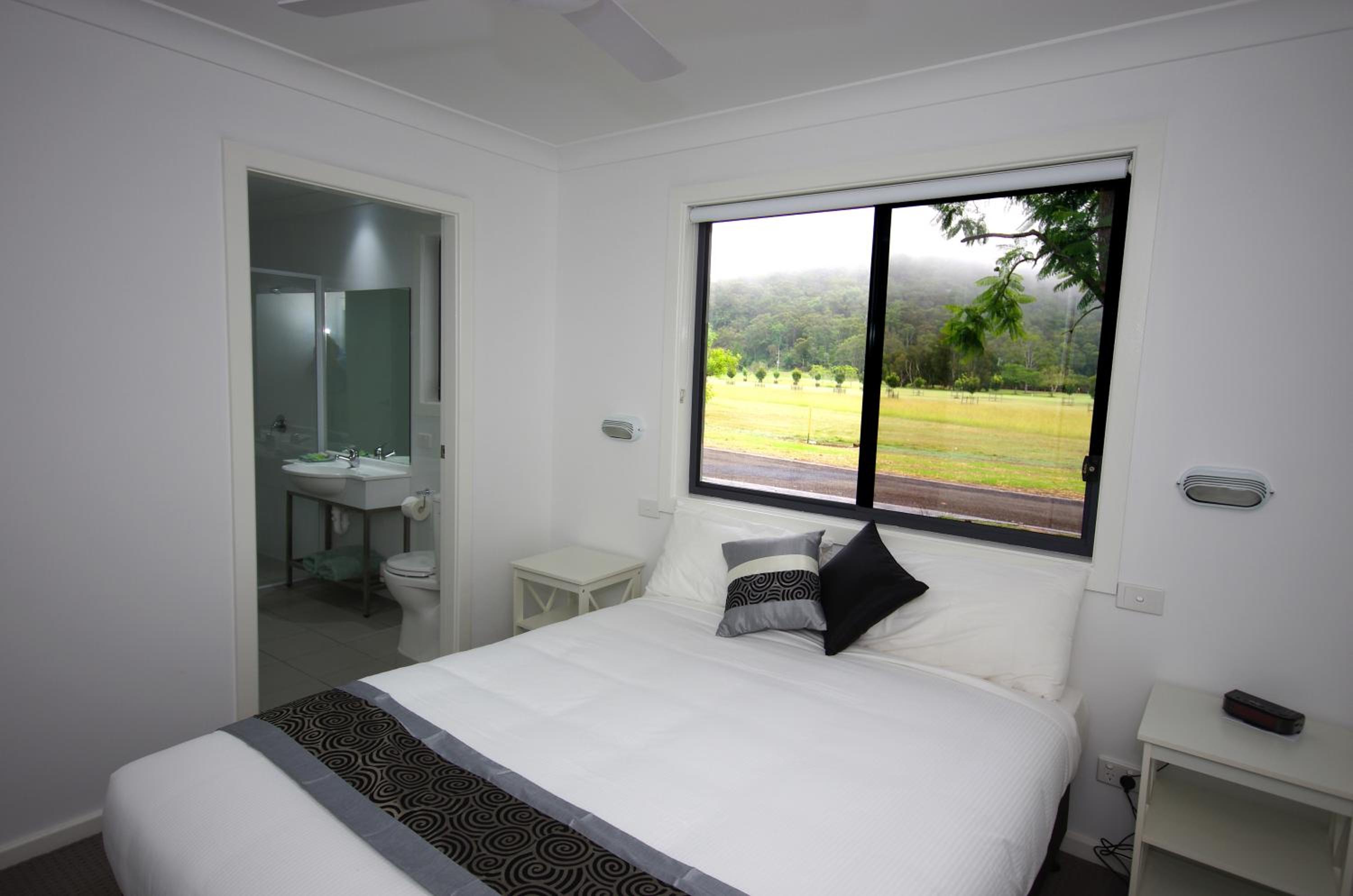 Three-Bedroom Villa - Riverside photo 3