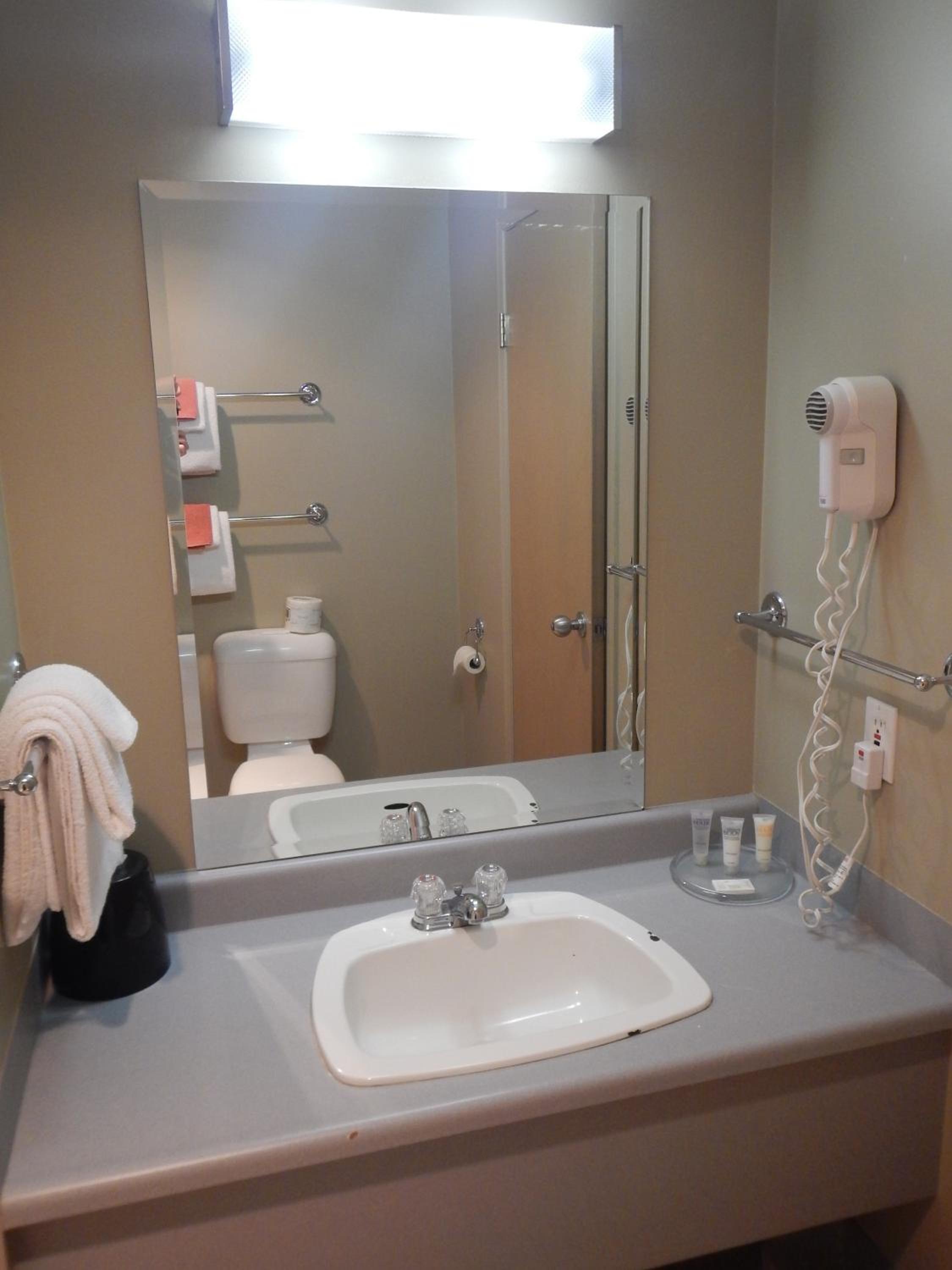 Standard Room with Two Double Beds photo 2