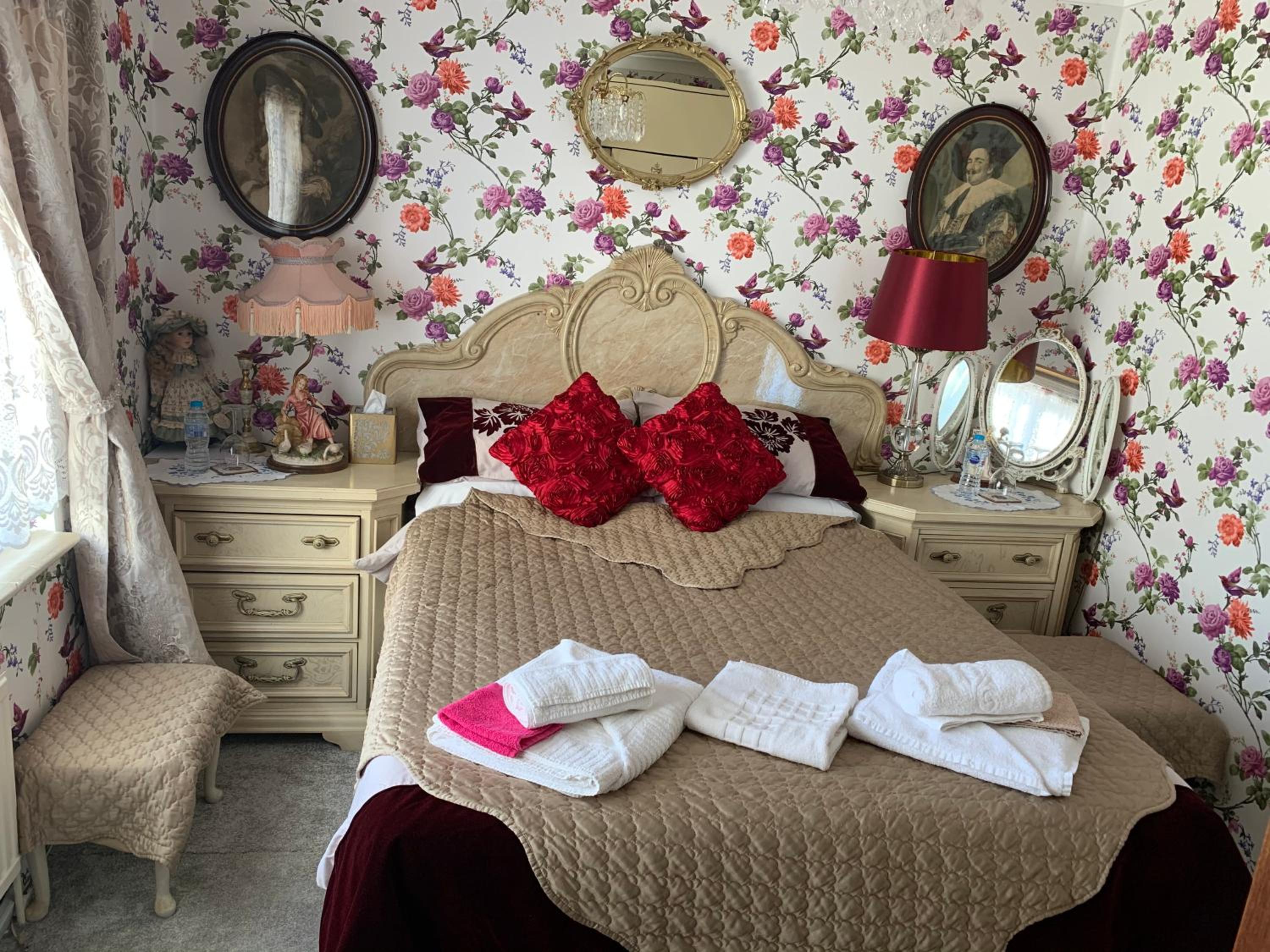 Queen Room photo 3