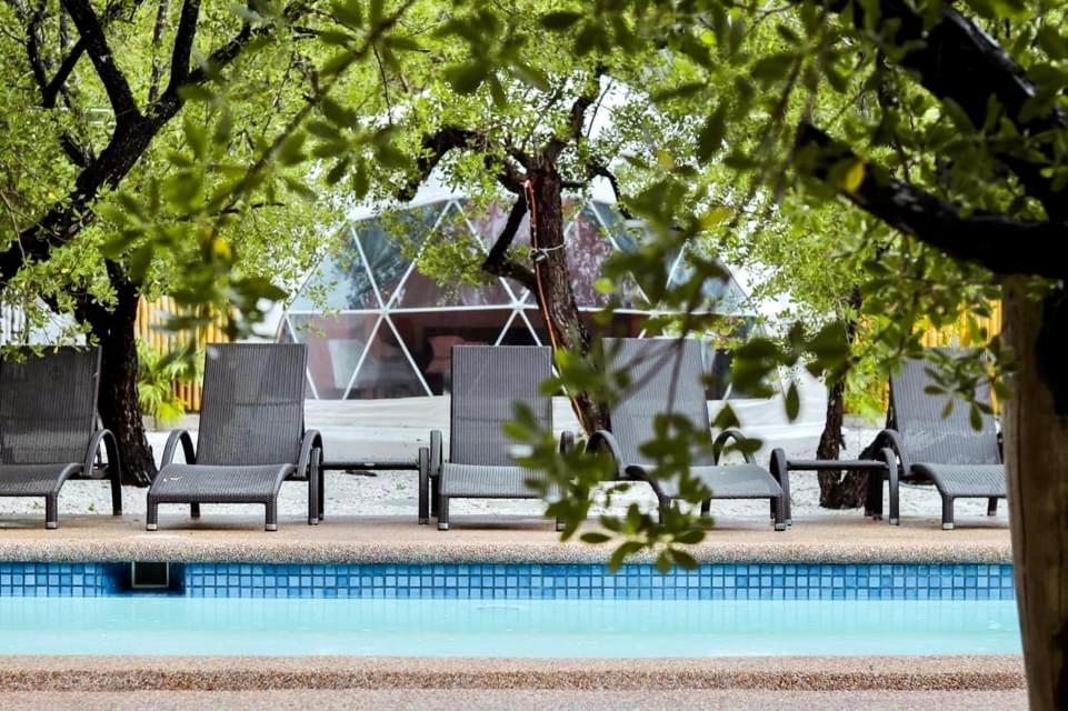 King Room with Pool View - Photo 2