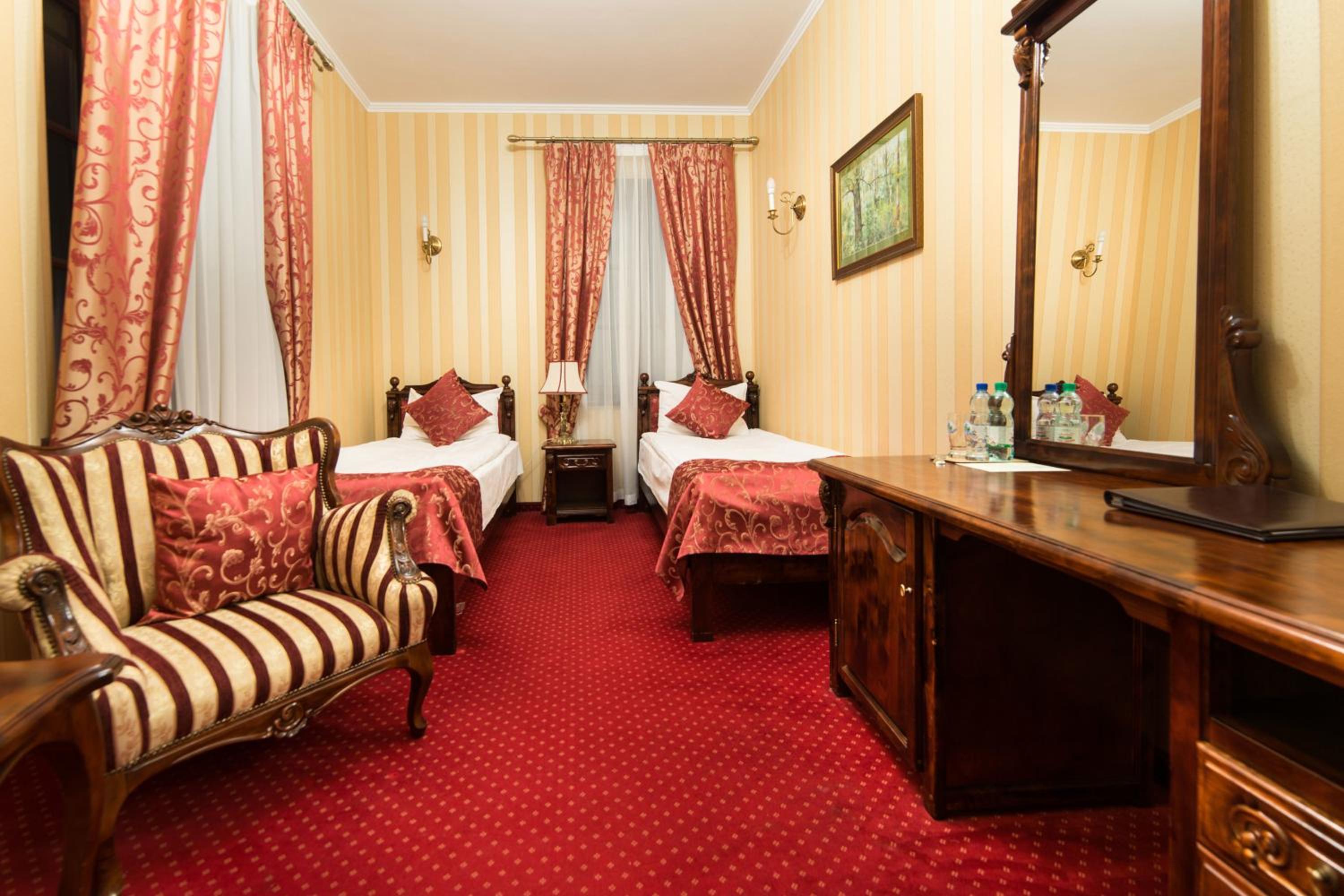 Double or Twin Room - Photo 6