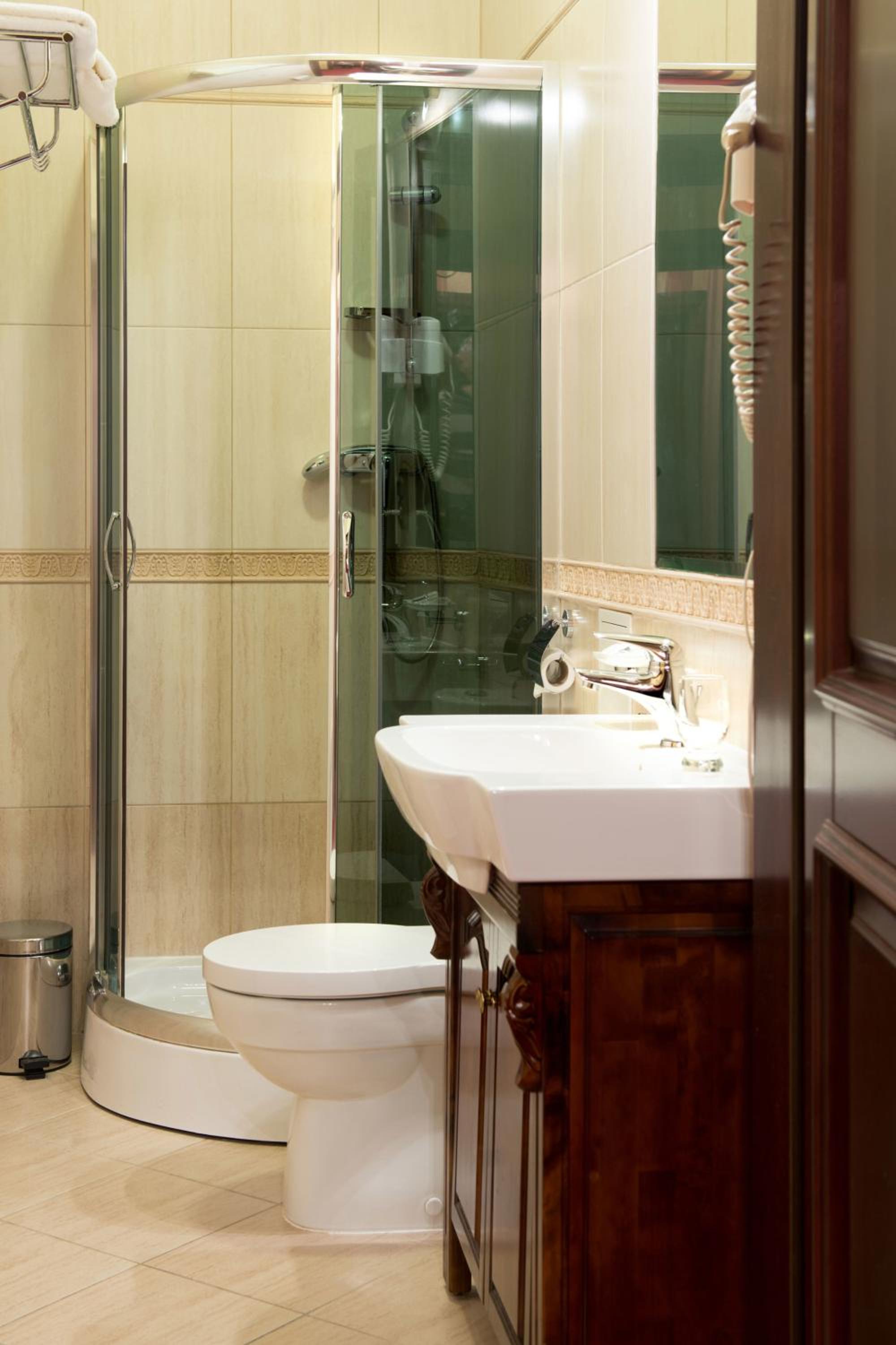 Double or Twin Room - Photo 4