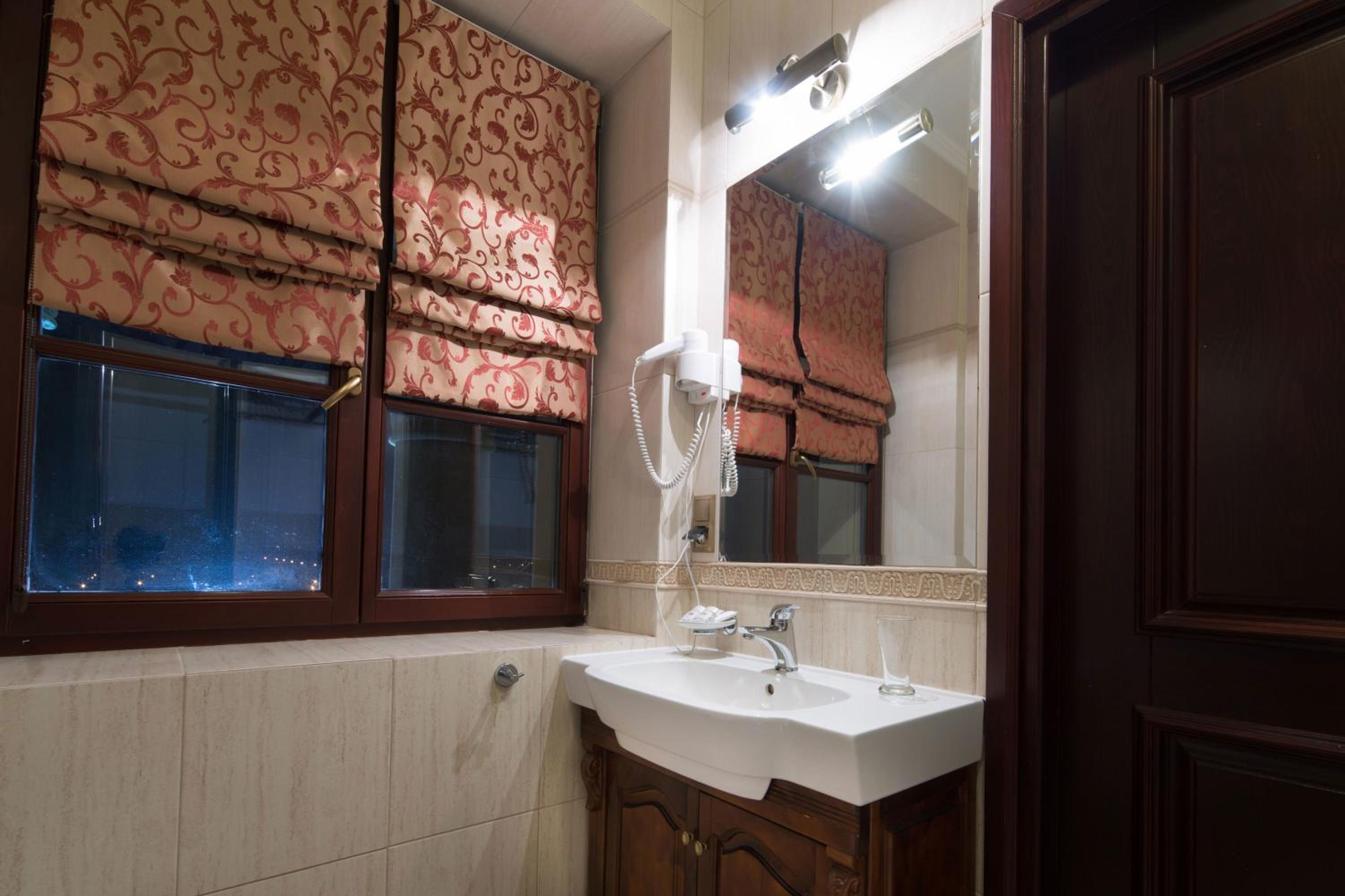 Double or Twin Room - Photo 5
