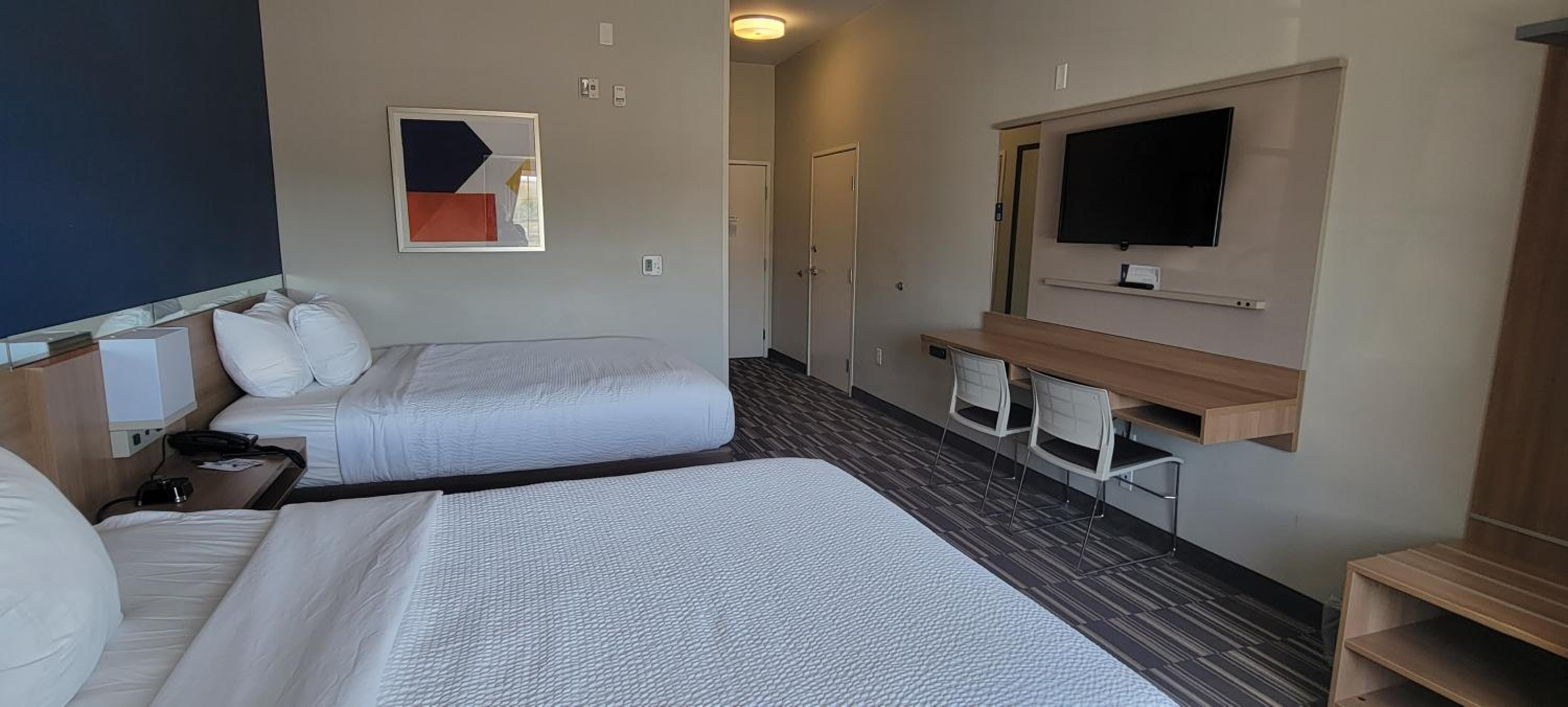 Queen Room with Two Queen Beds - Mobility Access/Non-Smoking - Photo 1