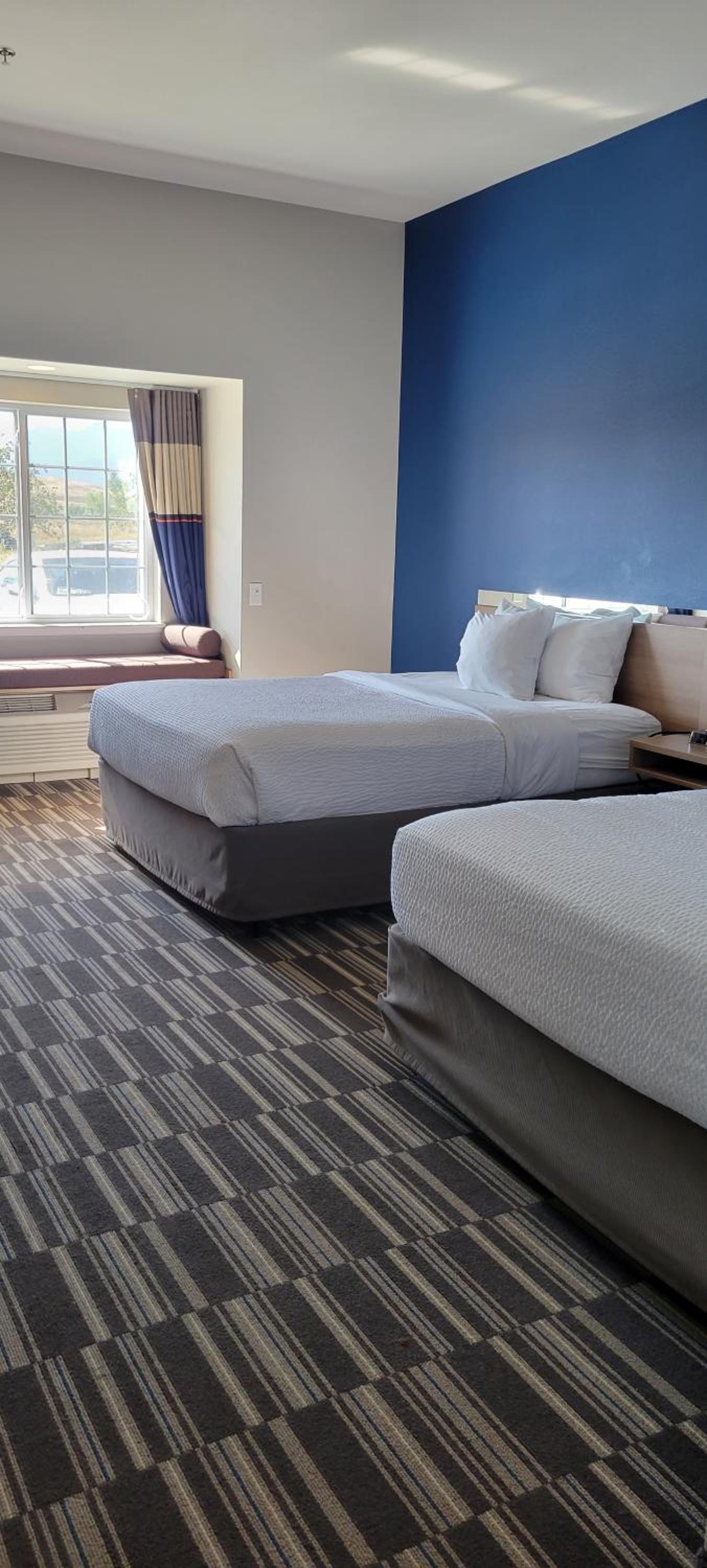 Queen Room with Two Queen Beds - Mobility Access/Non-Smoking - Photo 2
