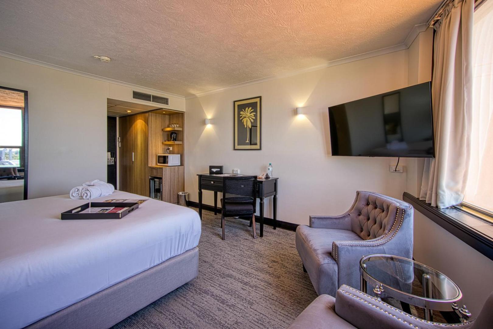 Superior King Room - Photo 3
