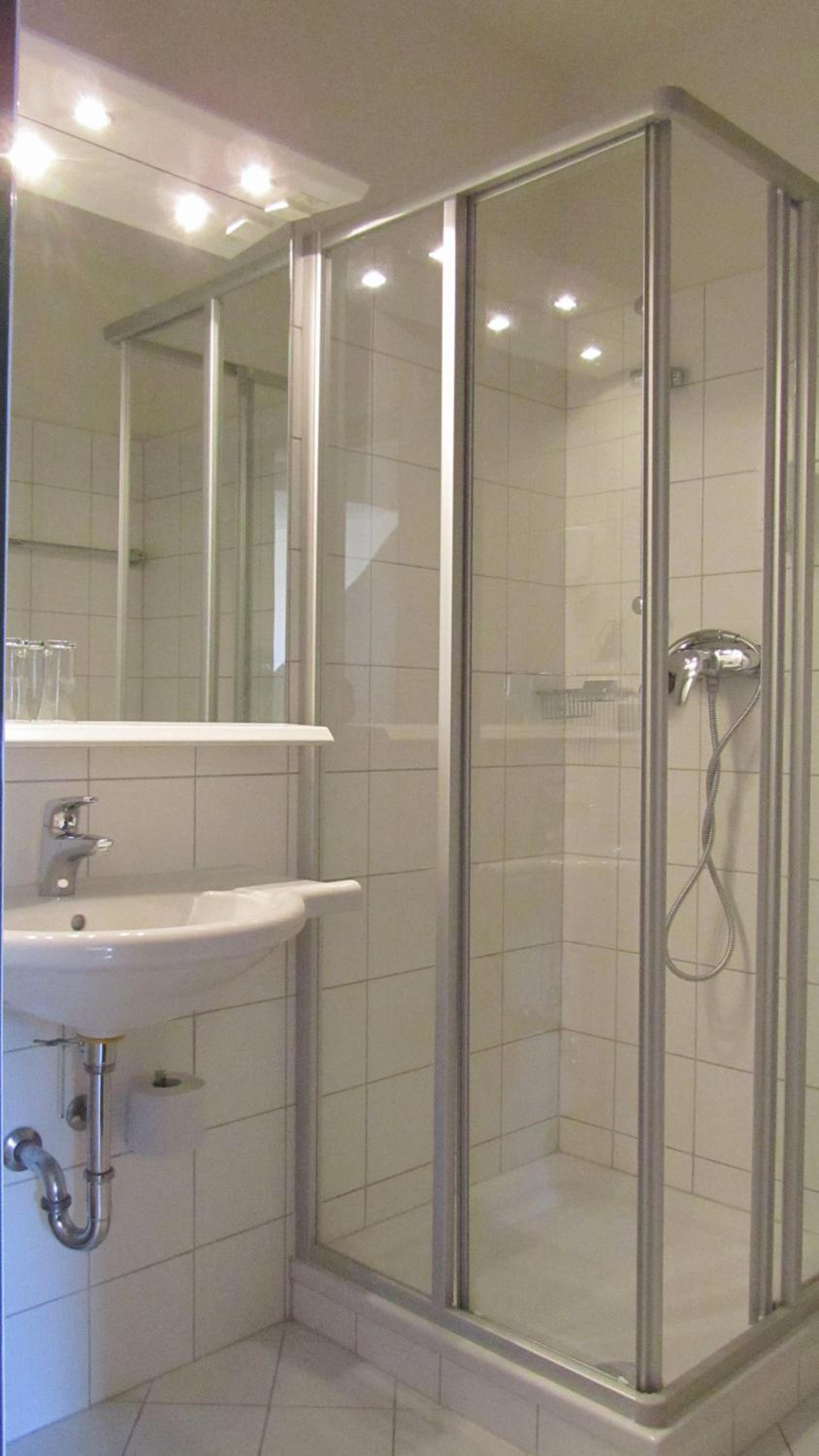 Double Room with Balcony and City View - Photo 5