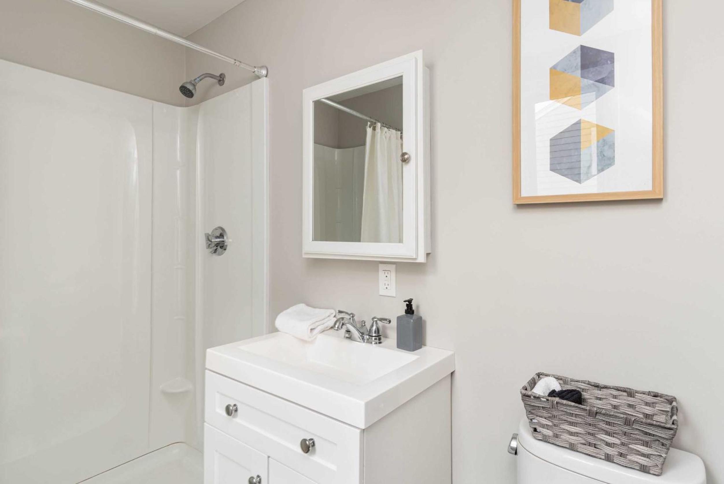 Deluxe Queen Suite - Photo 4