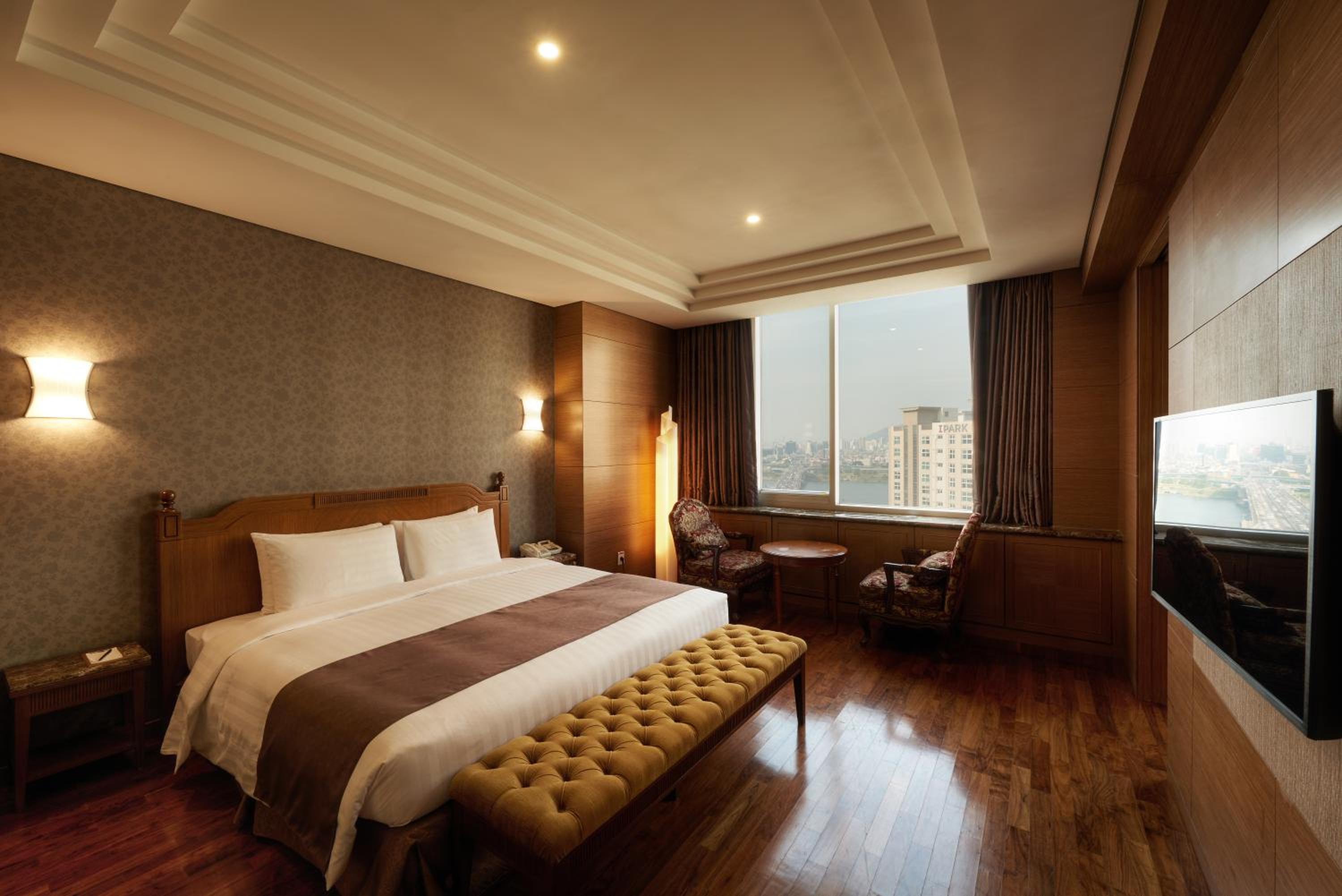 Staycation Offer - Foreigner Only - Suite (2 Adults)