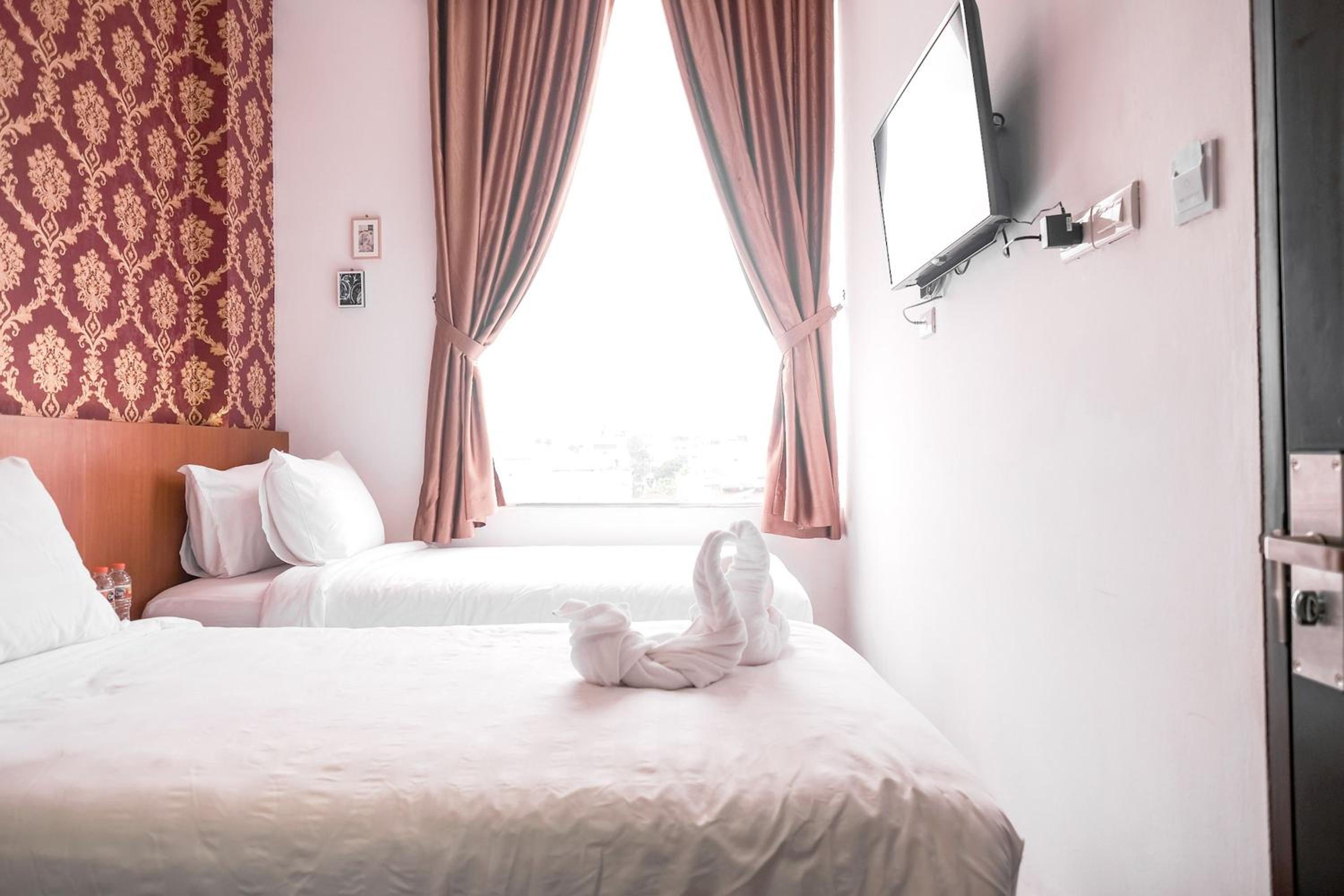 Standard Twin Room - Photo 3