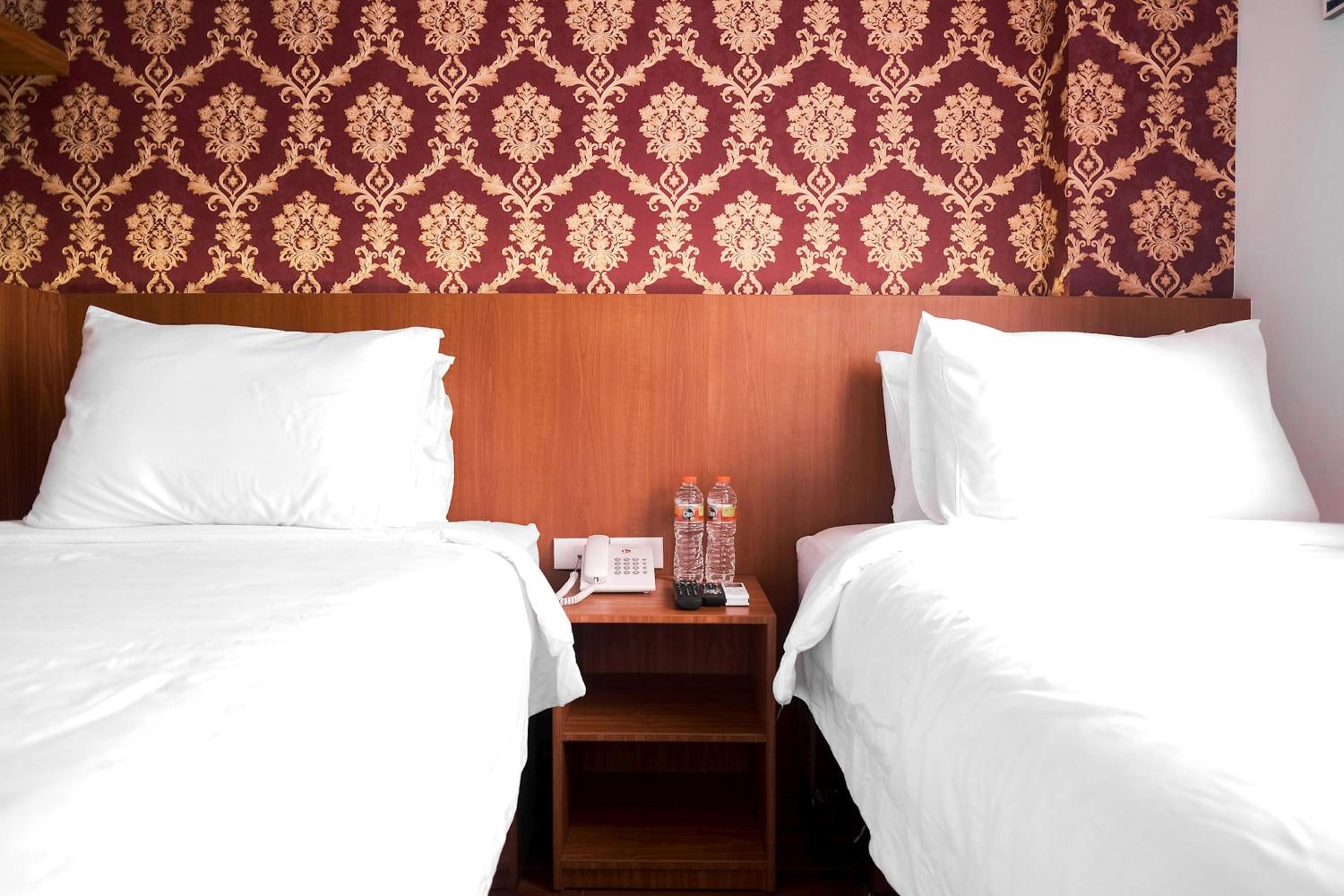 Standard Twin Room - Photo 1