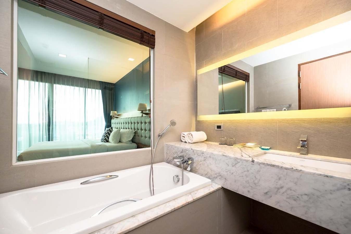 Deluxe Double Room with Pool Access - Photo 3