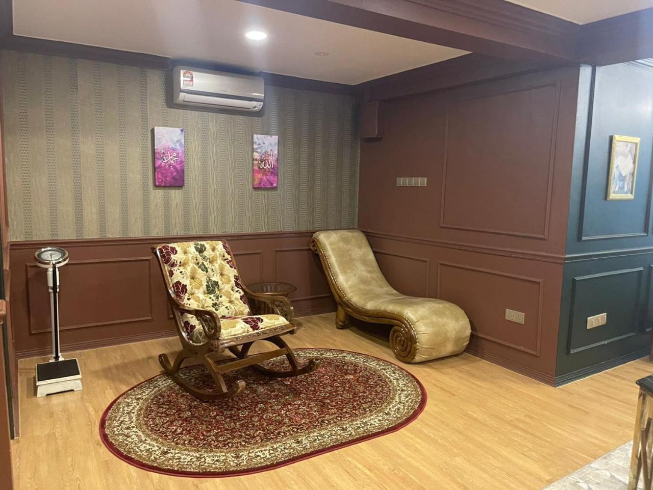 Queen Room
