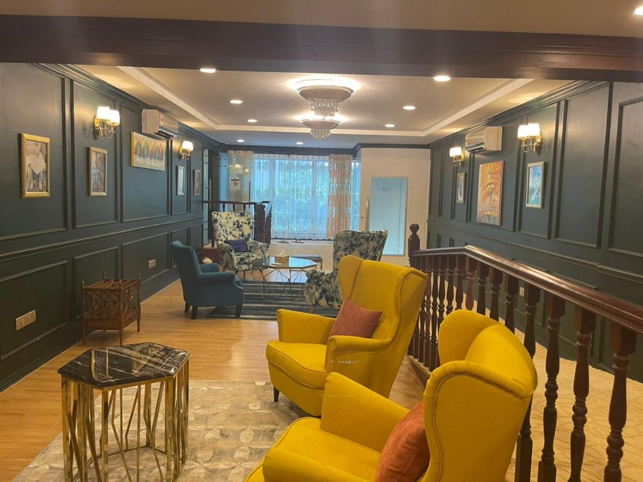 Standard Queen Room
