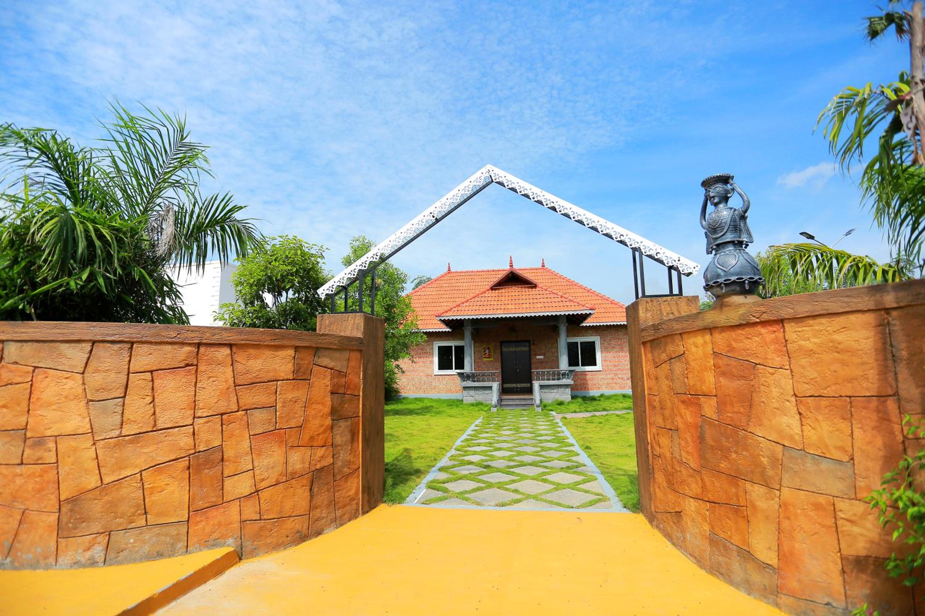 Double Room with Pool View - Photo 3