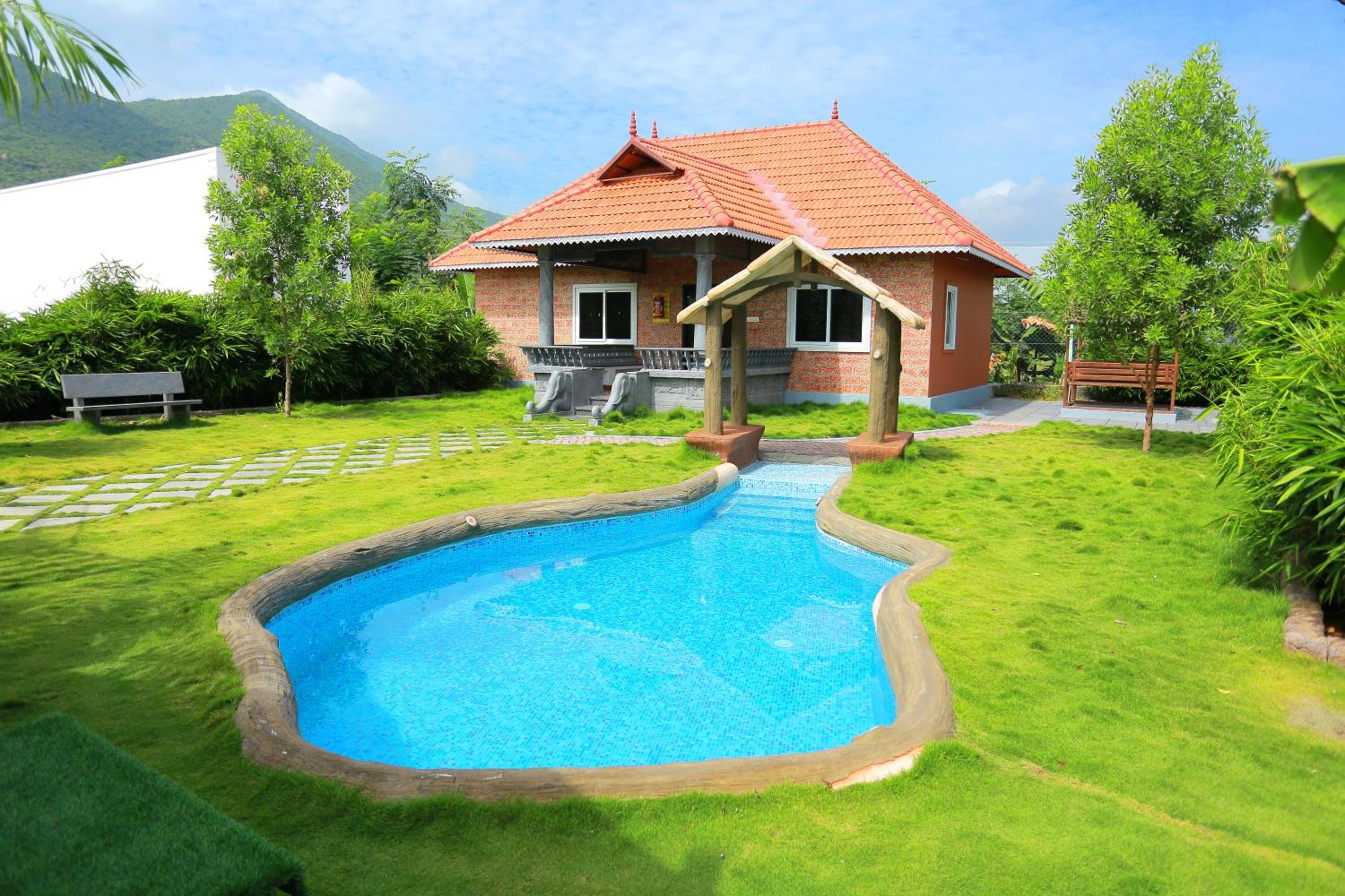 Double Room with Pool View - Photo 4