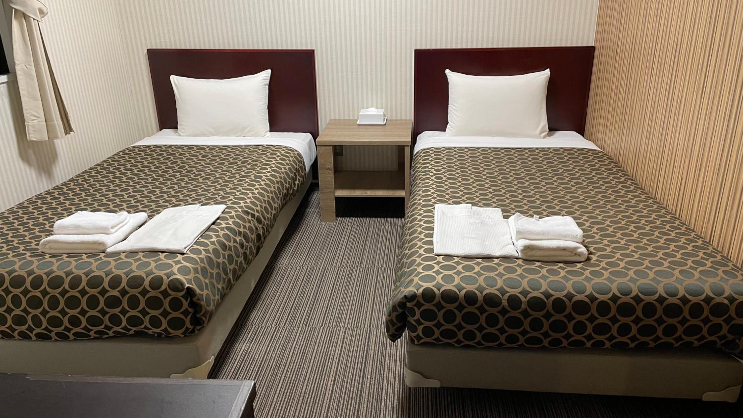 Standard Twin Room - Photo 4