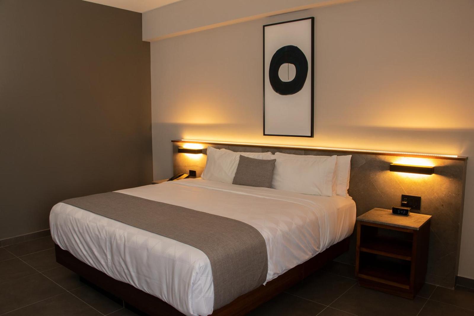 Deluxe Room King City View - Photo 1