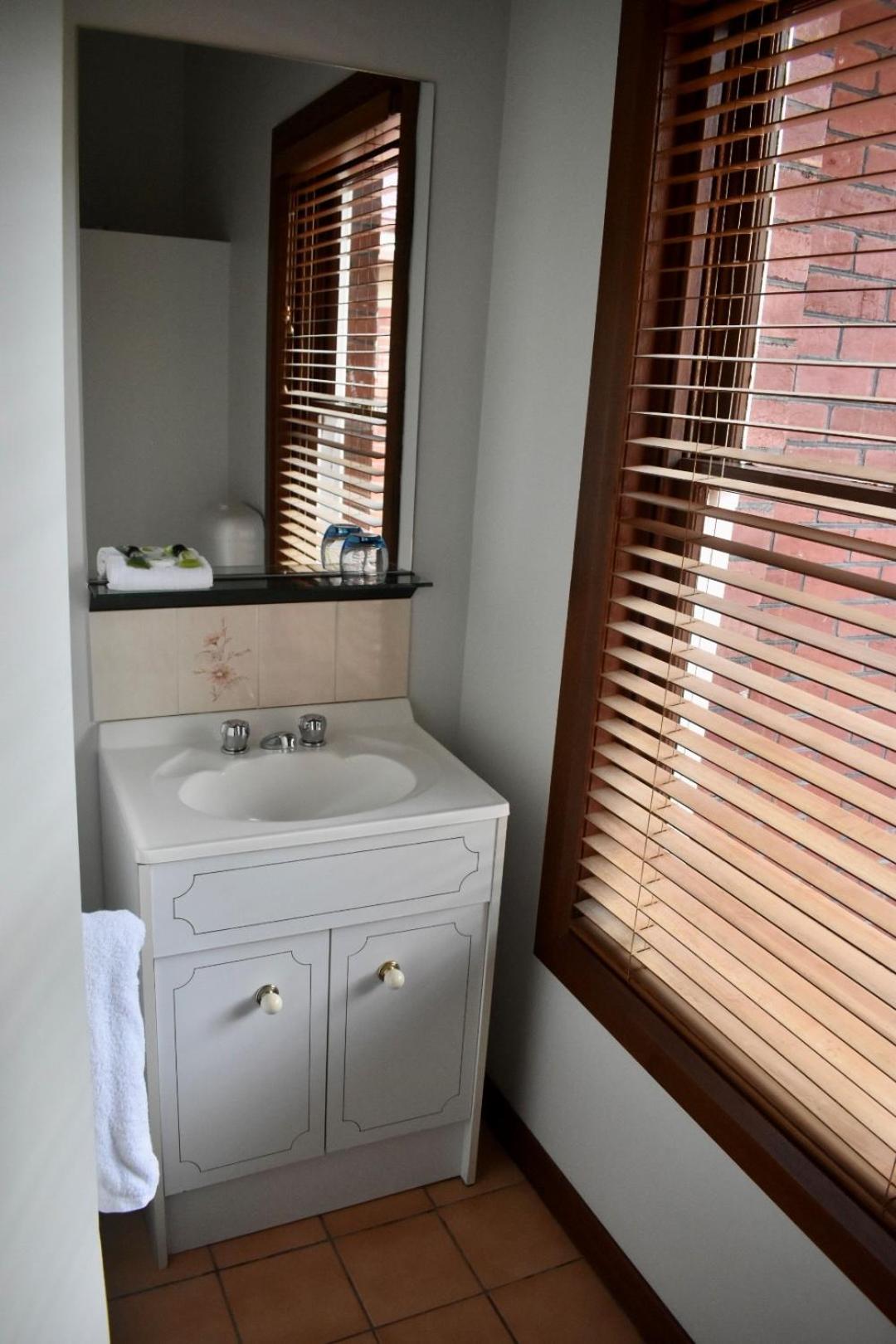 Single Room with Bathroom photo 3