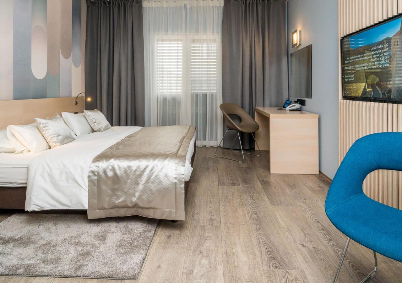 Doppelzimmer mit Balkon und Meerblick