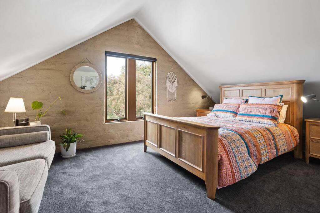 Three-Bedroom House photo 2
