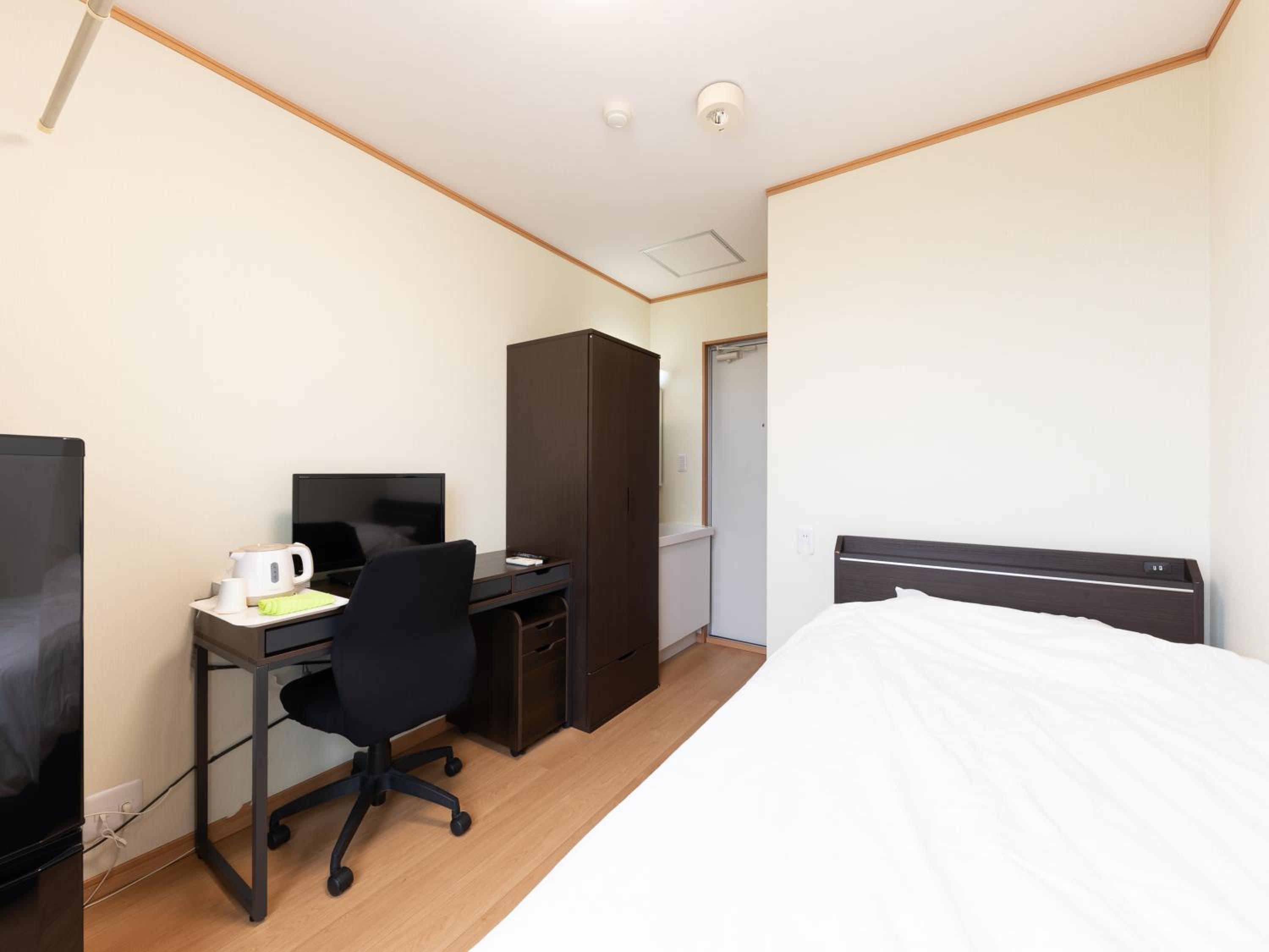 Single Room with Shared Bathroom