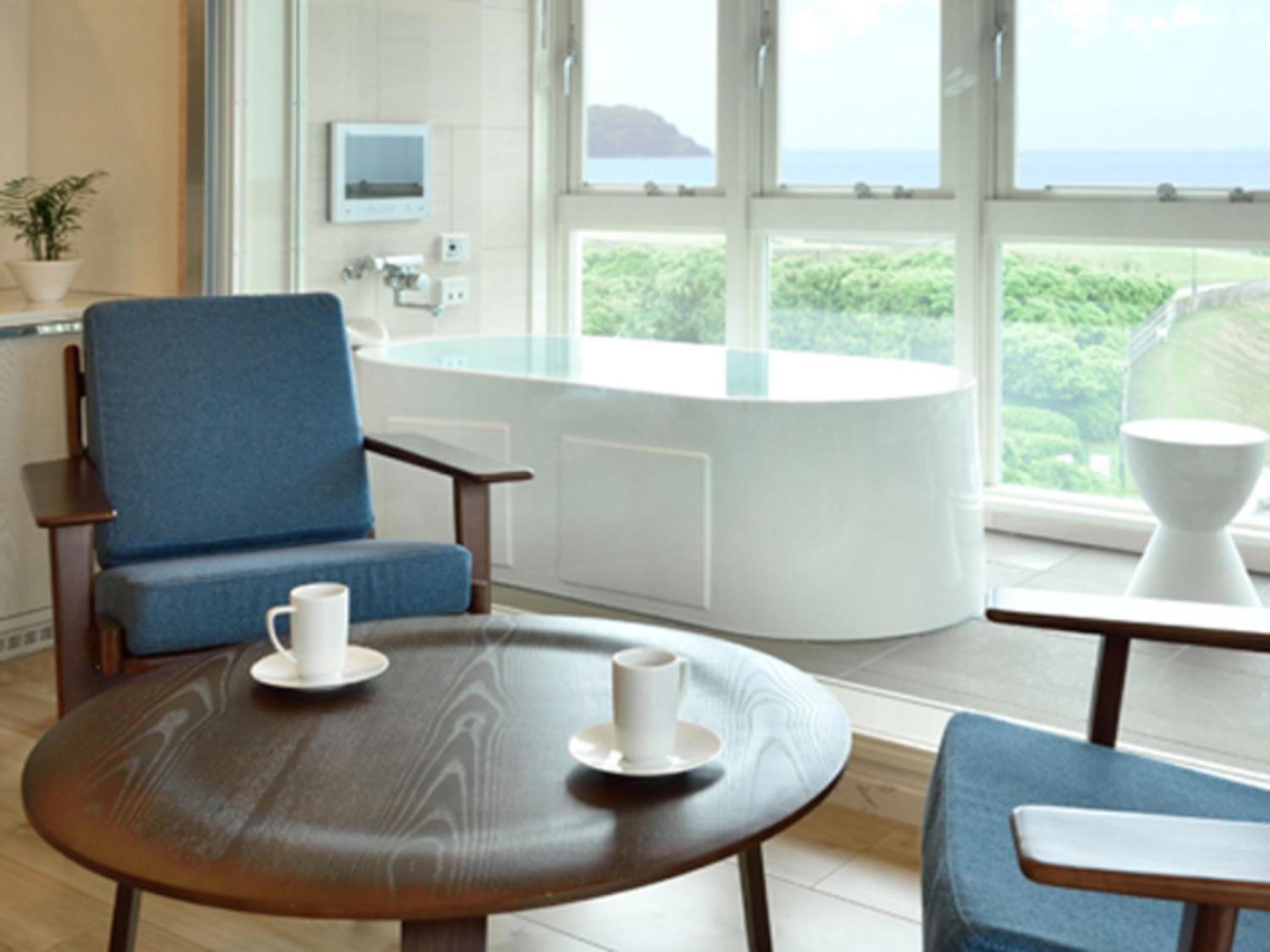 Junior Suite with Ocean View - Top Floor - Non-Smoking photo 2