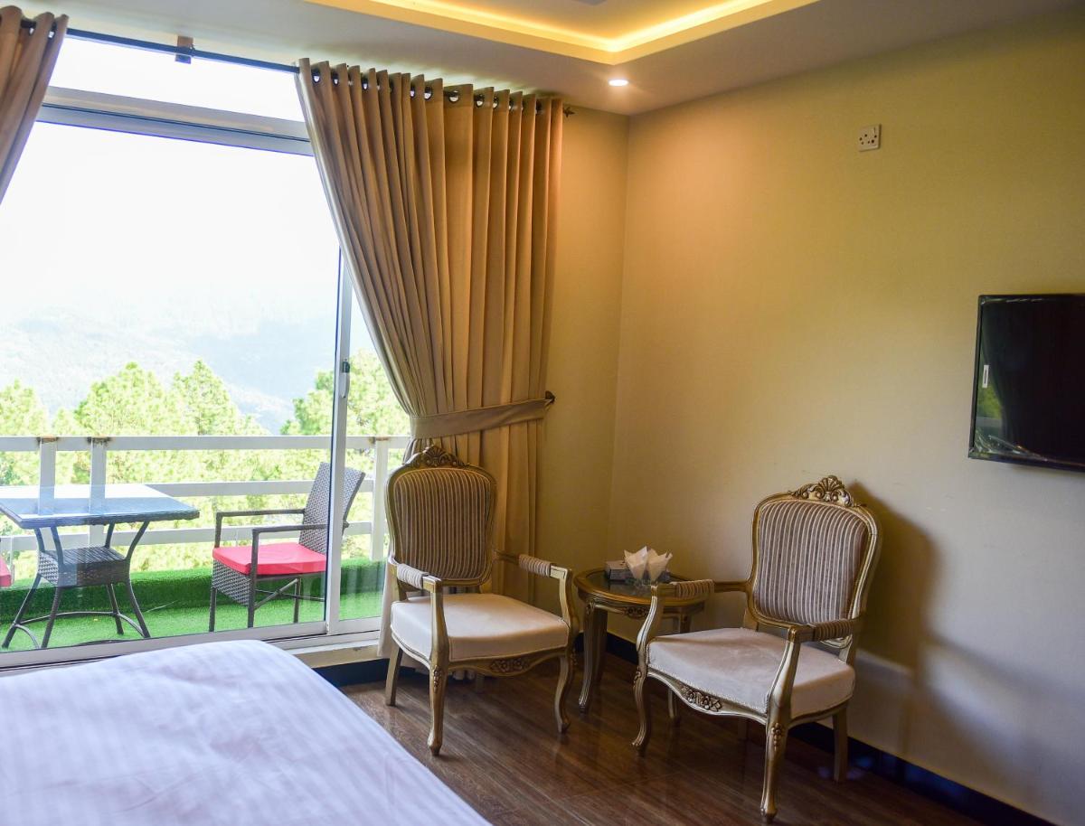 Deluxe Double Room with Balcony photo 1