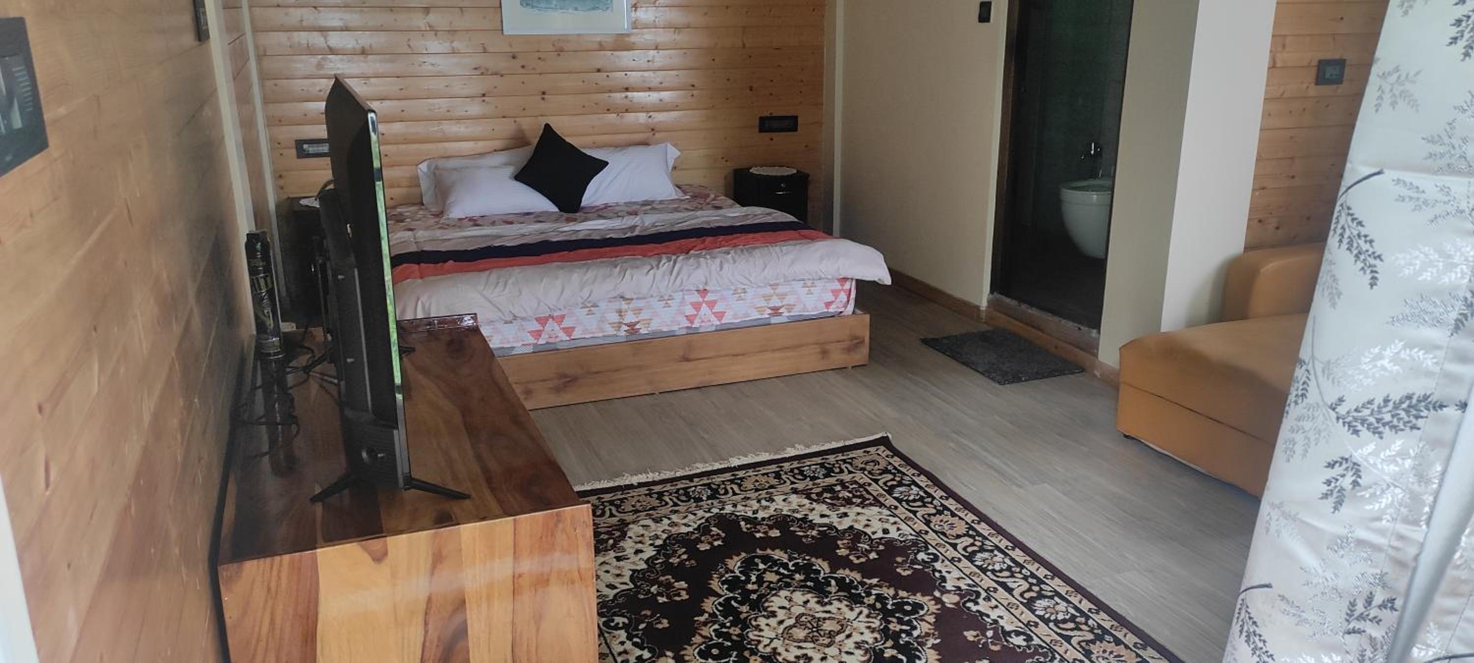 Double Room with Balcony - Photo 4