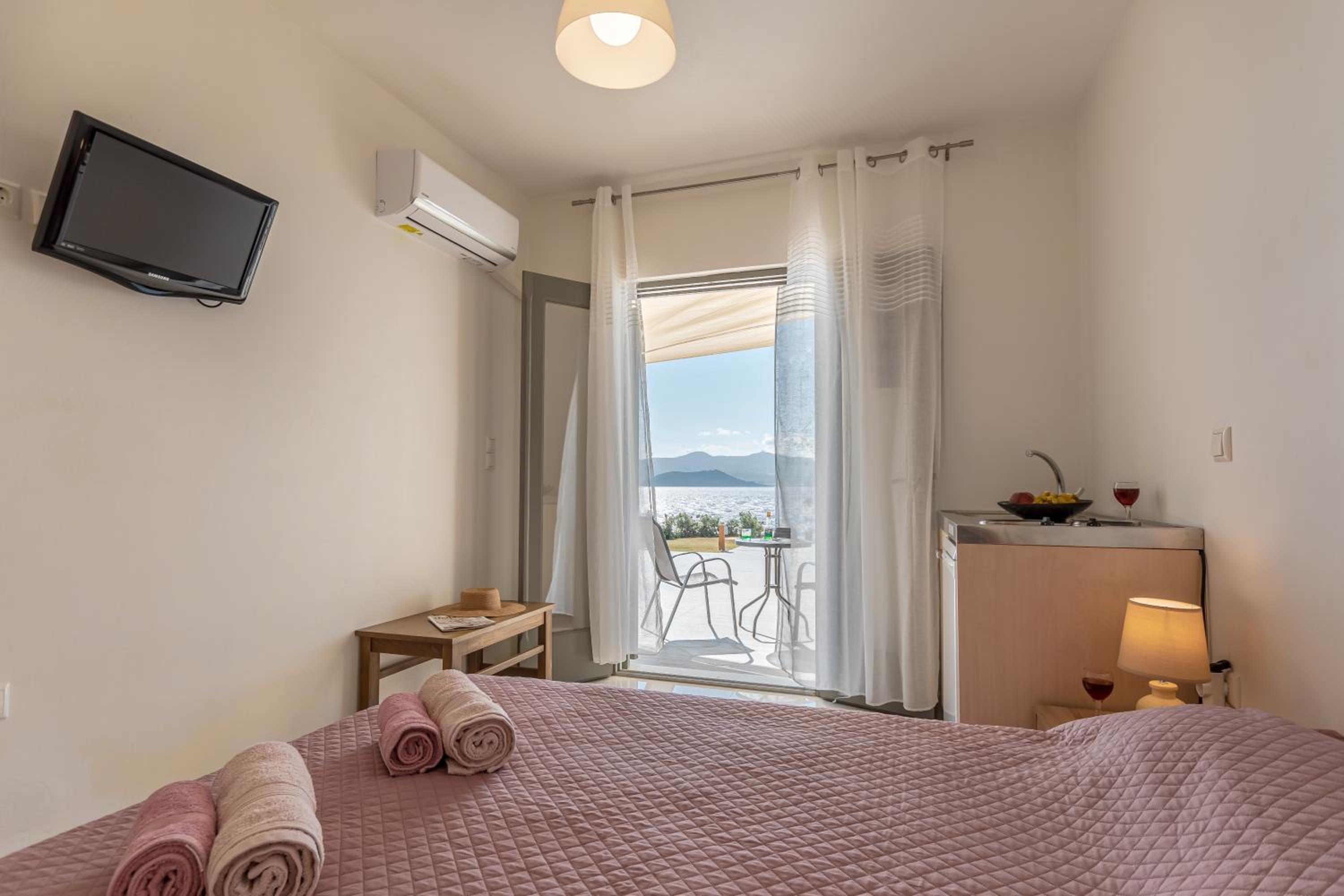 One-Bedroom House photo 1