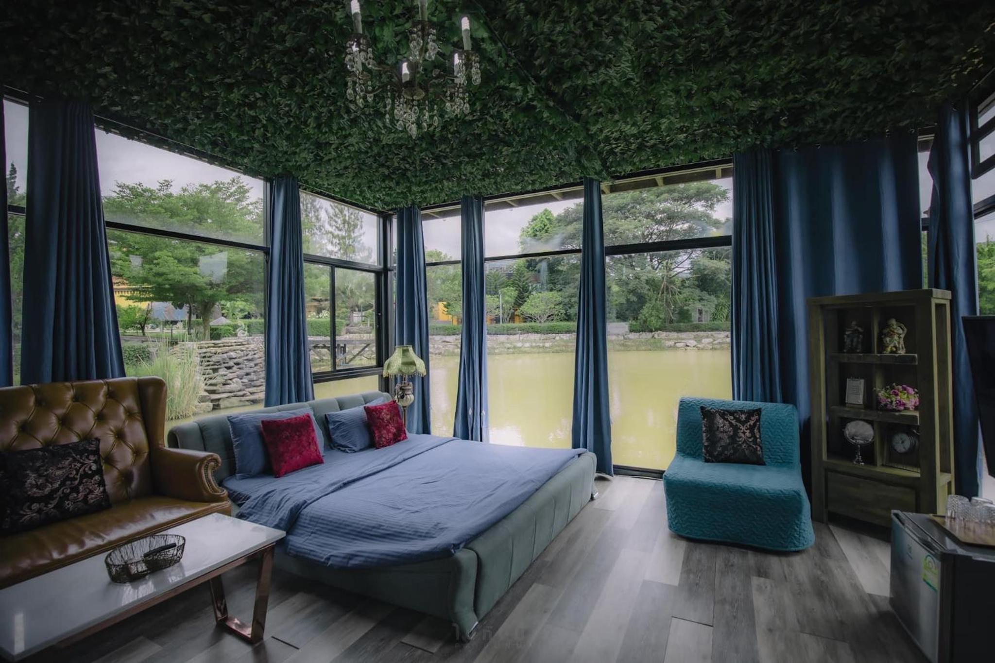 Glass House (1Kingbed)