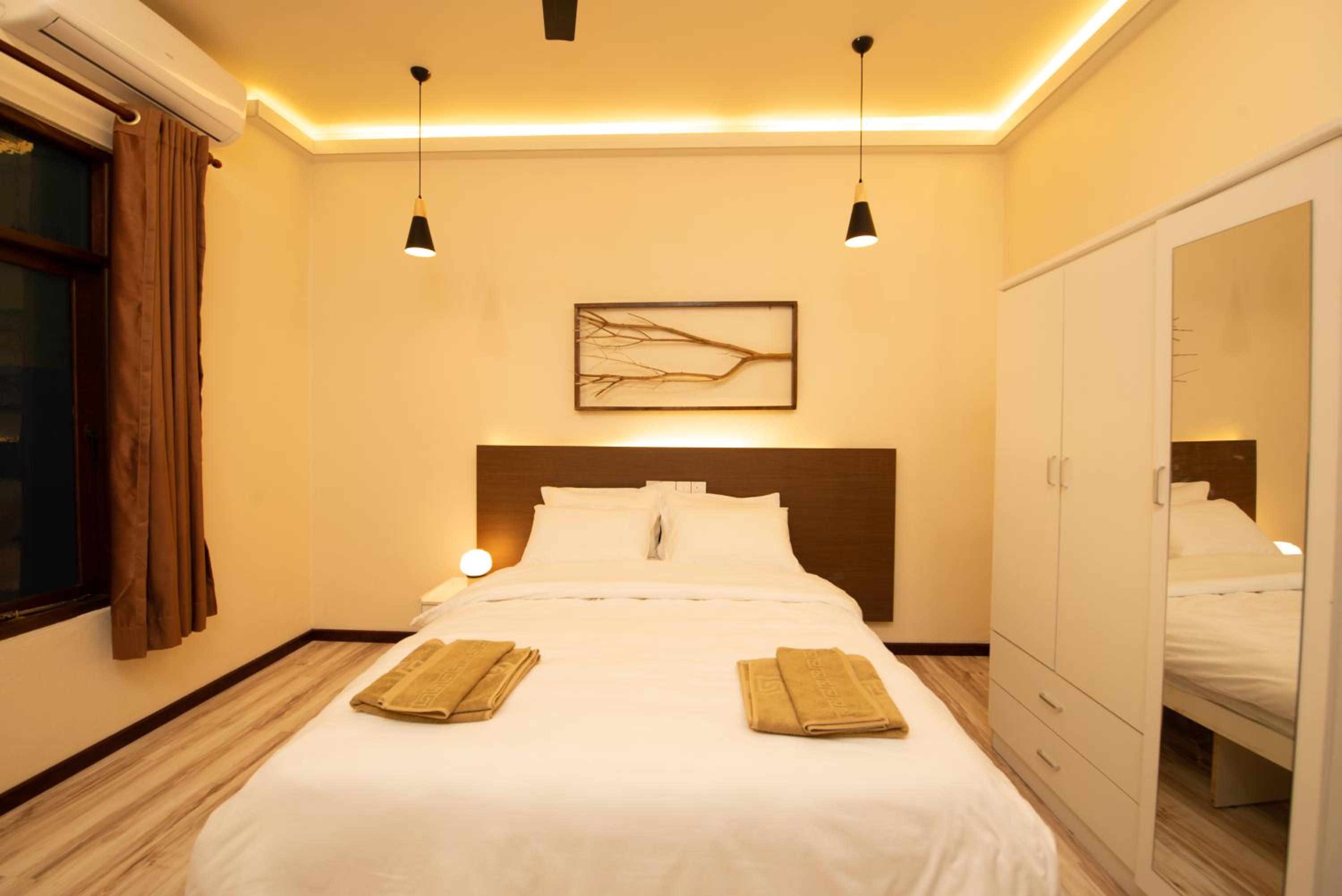 Deluxe Queen Room - Photo 2