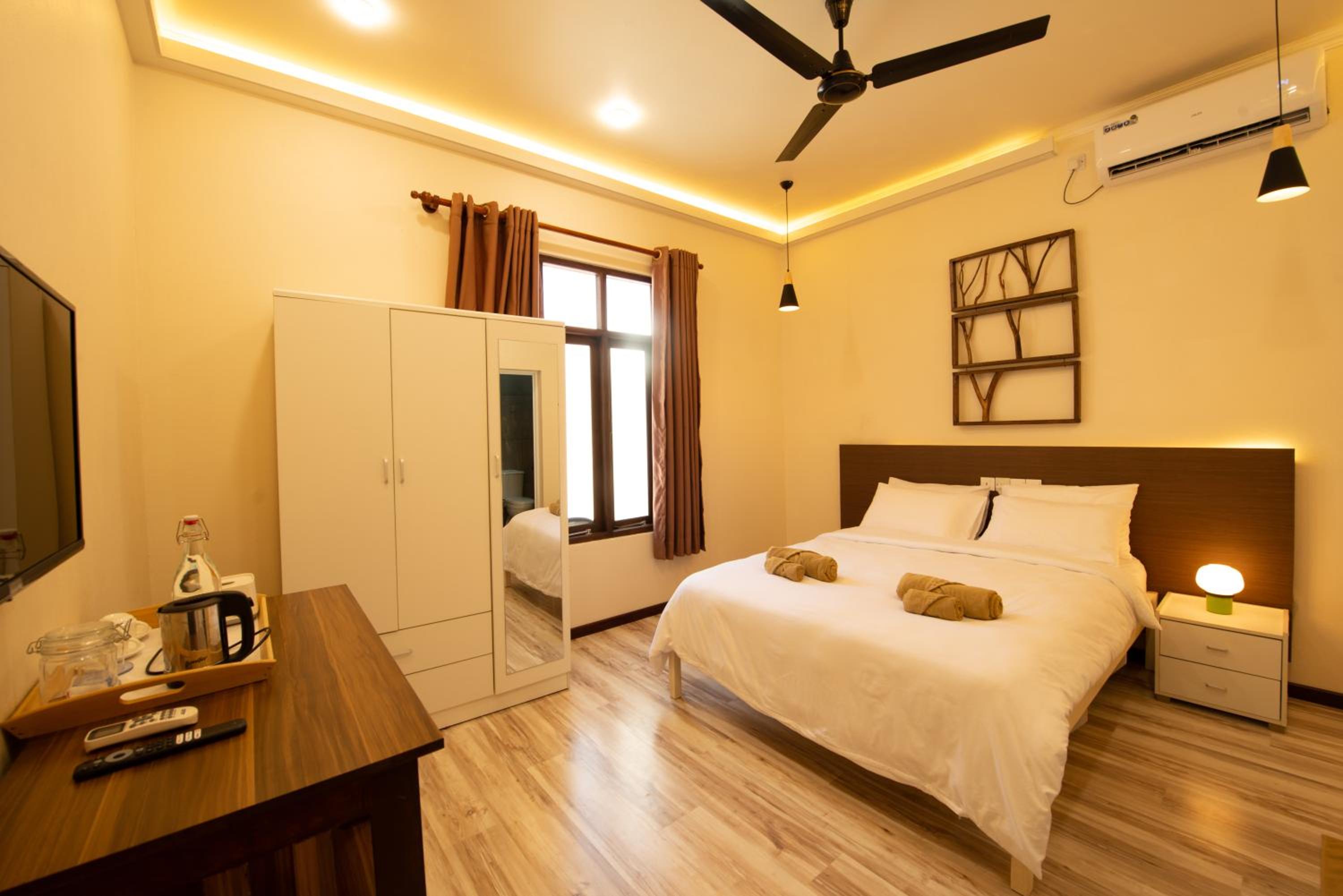 Deluxe Queen Room - Photo 3