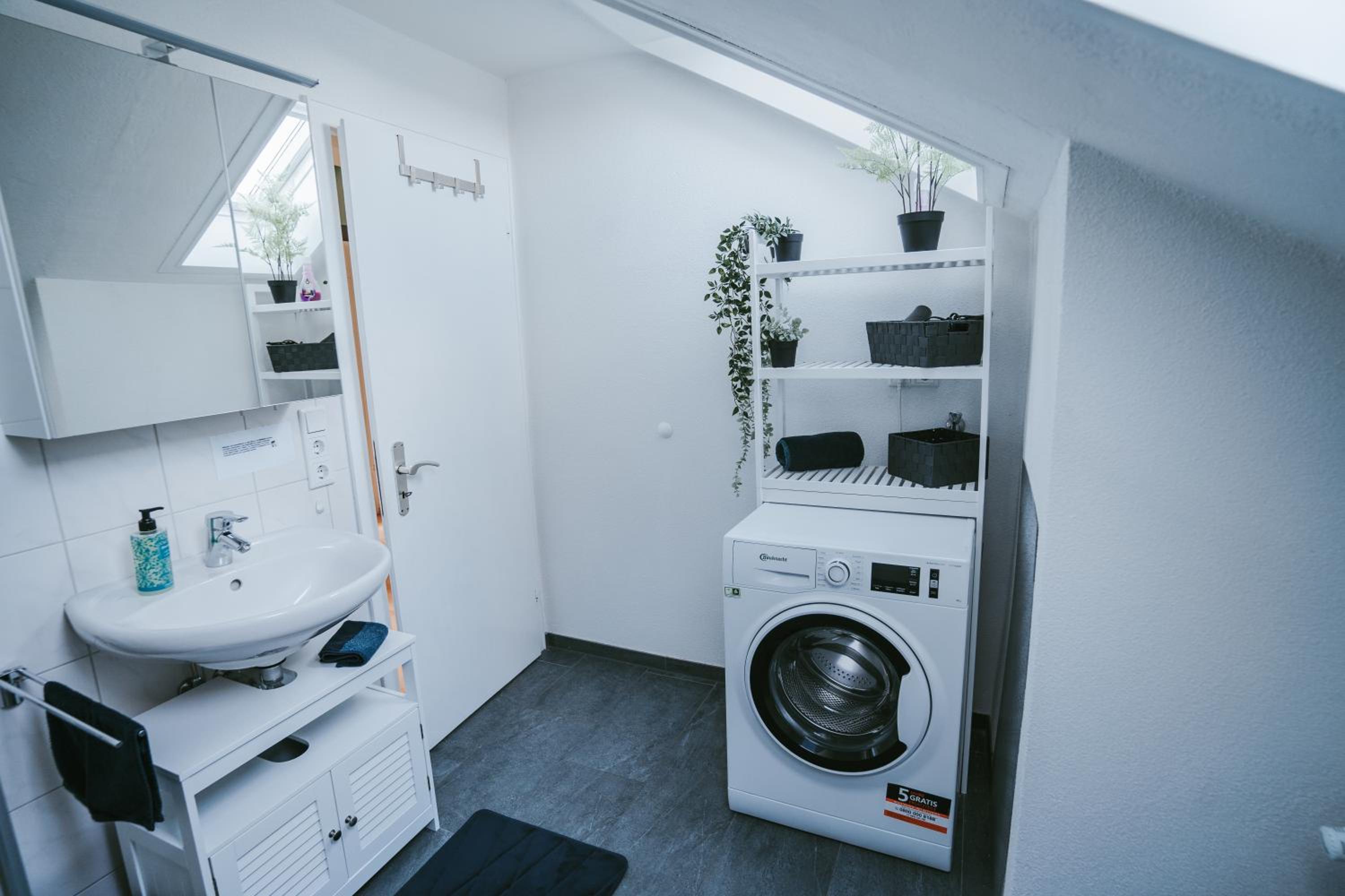 Three-Bedroom Premium Apartment with Balcony photo 2