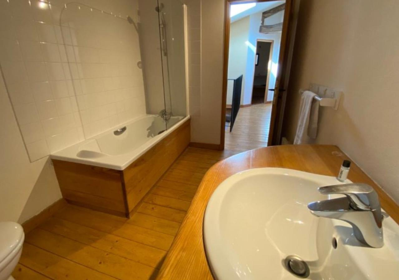 Comfort Three-Bedroom Apartment - Photo 8