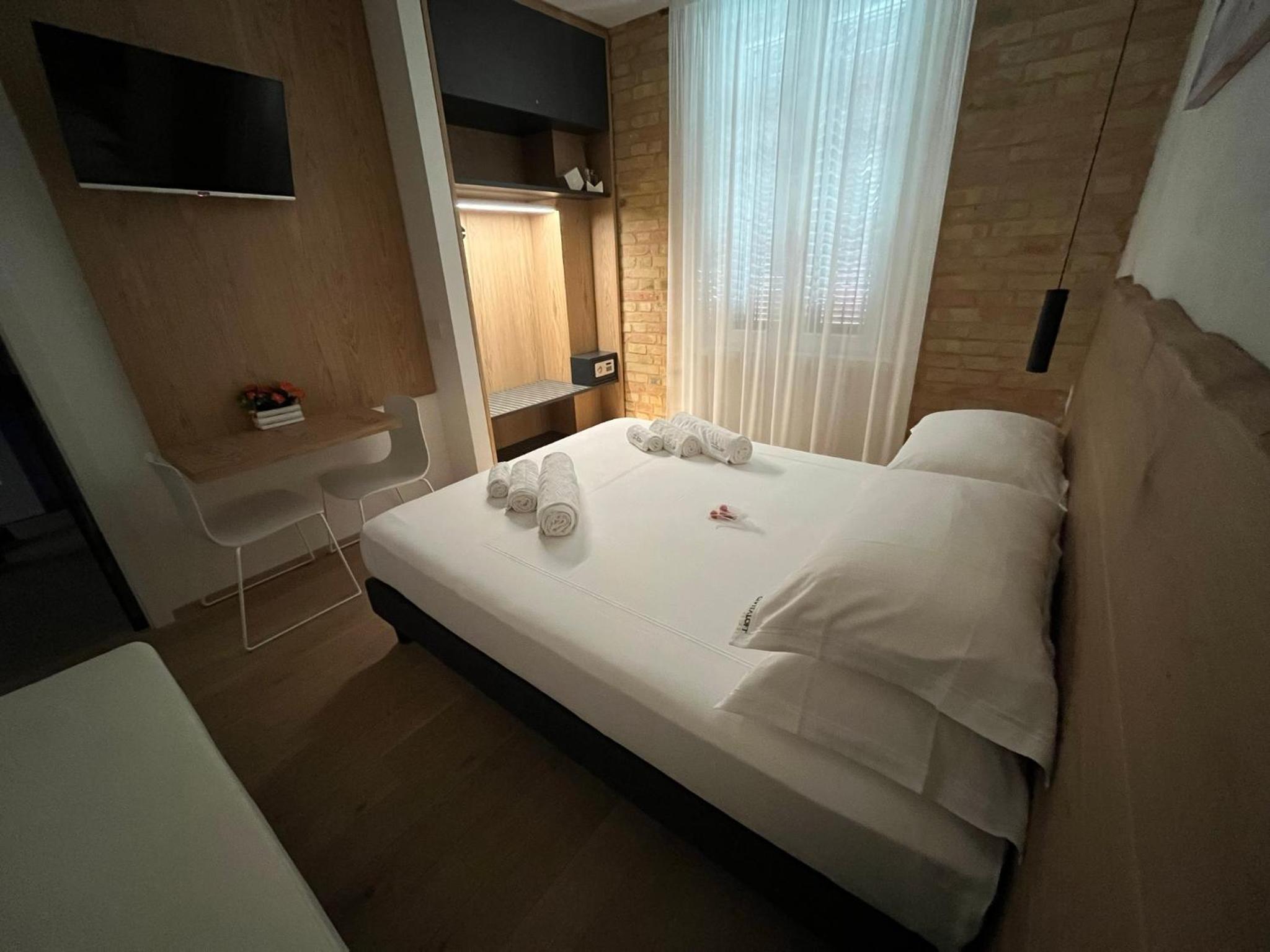 Double Room - Photo 4