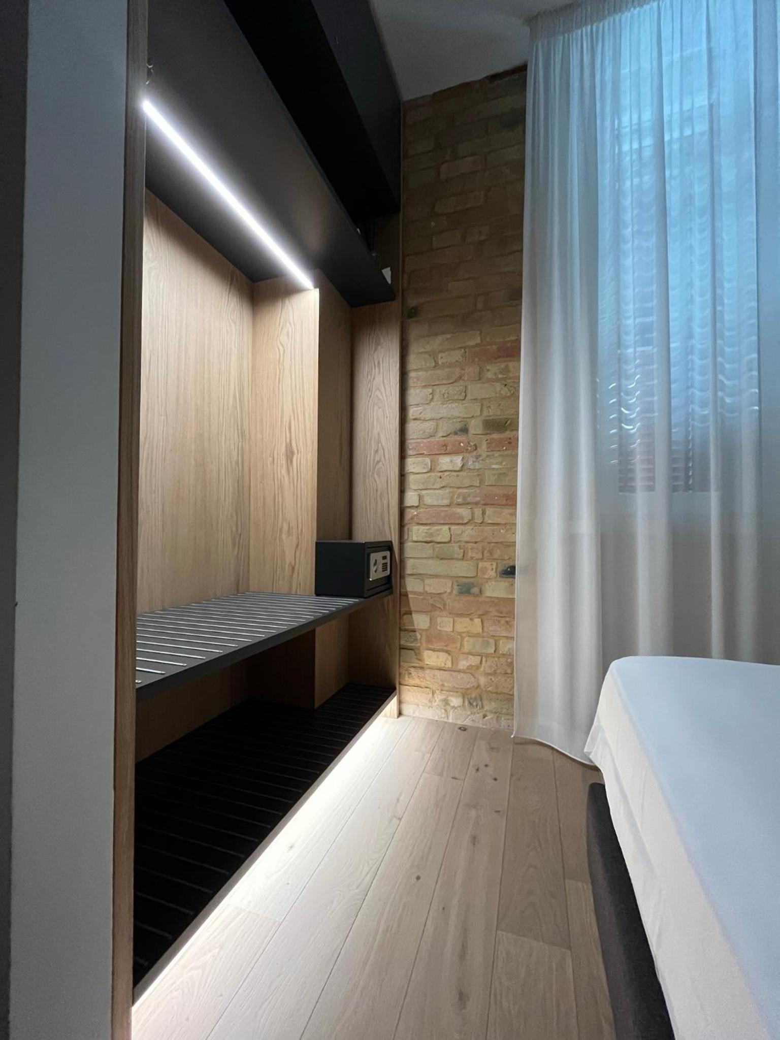 Double Room - Photo 3