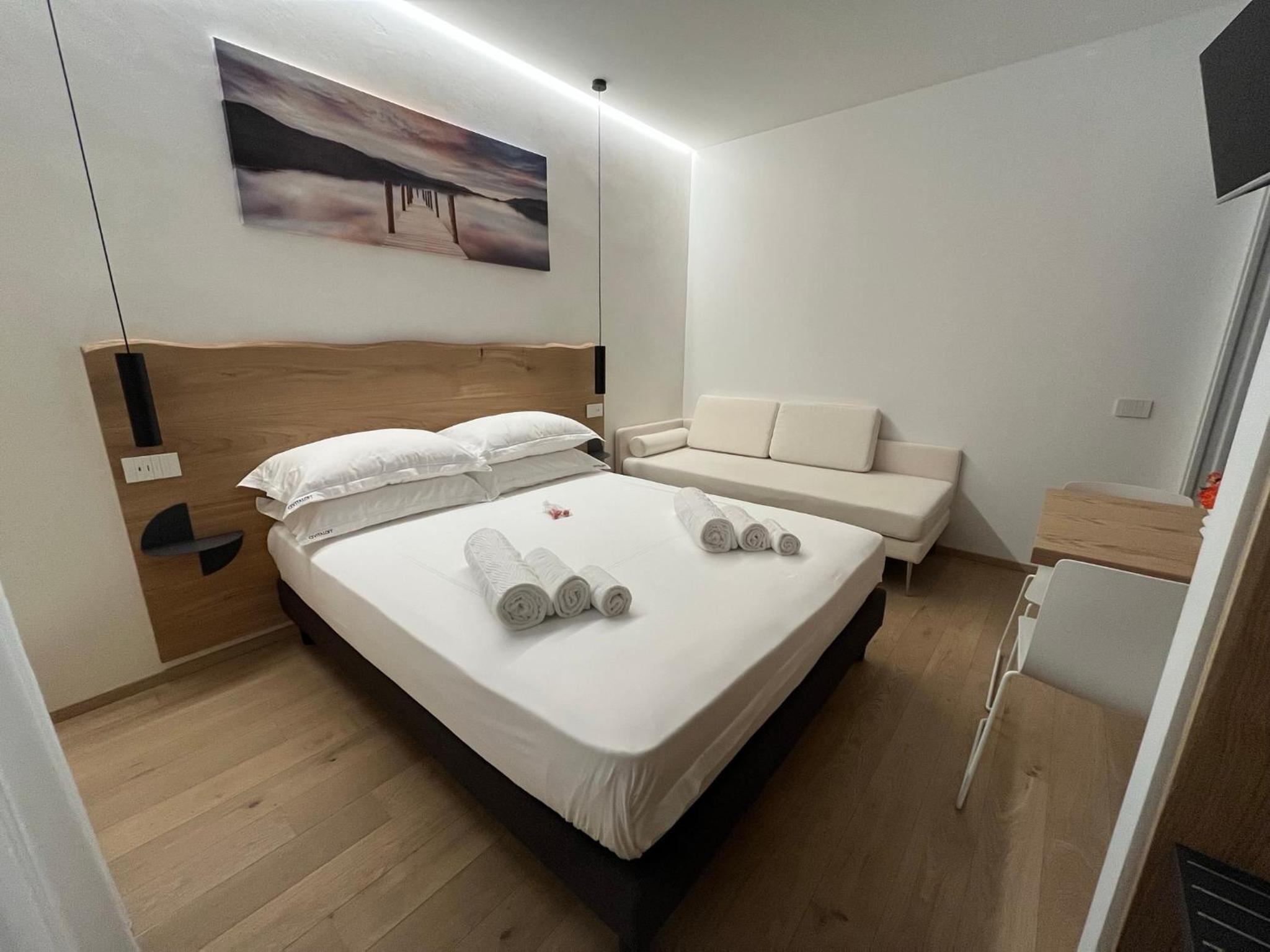 Double Room - Photo 12