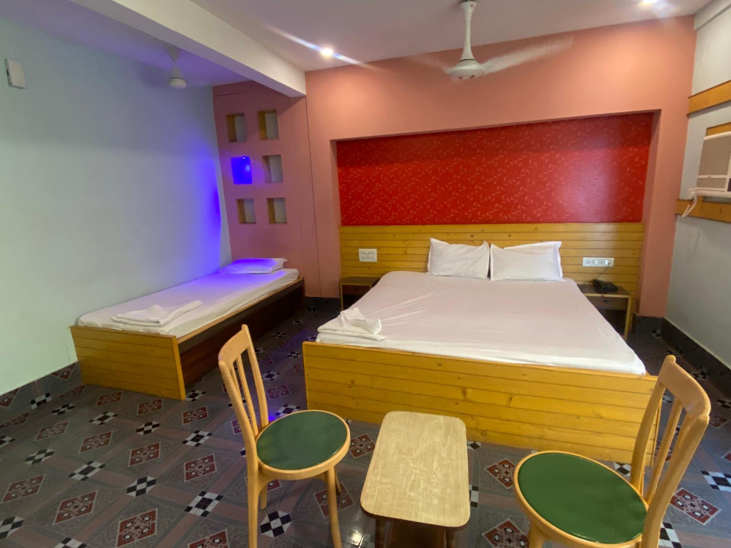 Deluxe Double Room (2 Adults + 1 Child) photo 1