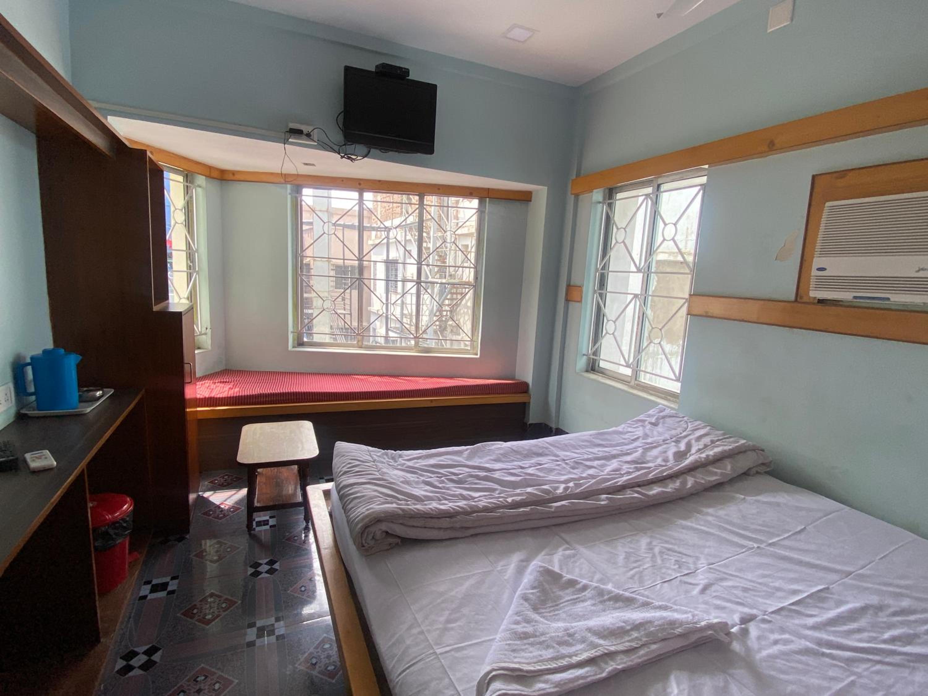 Deluxe Double Room (2 Adults + 1 Child) photo 1