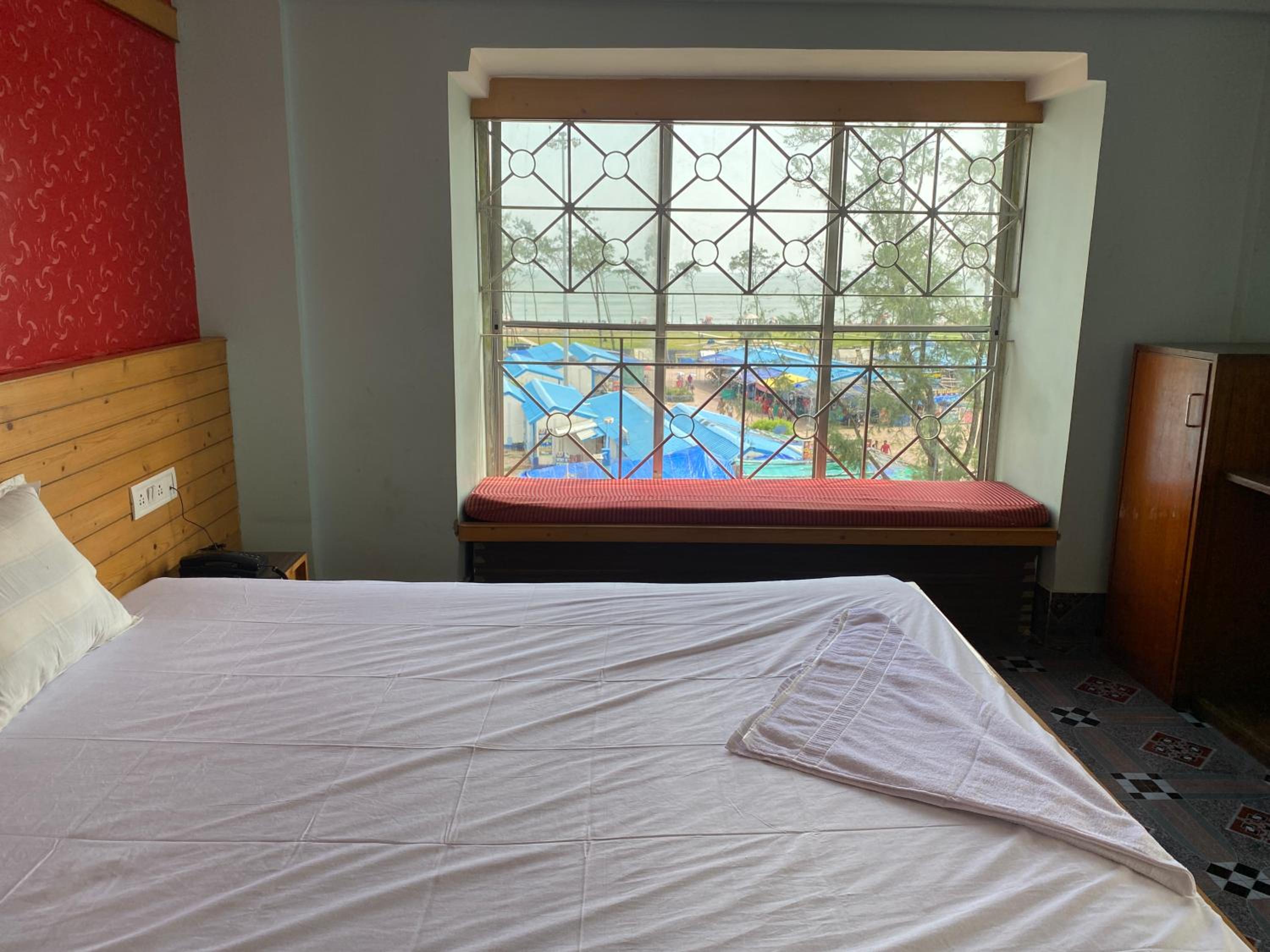 Deluxe Double Room (2 Adults + 1 Child) photo 3